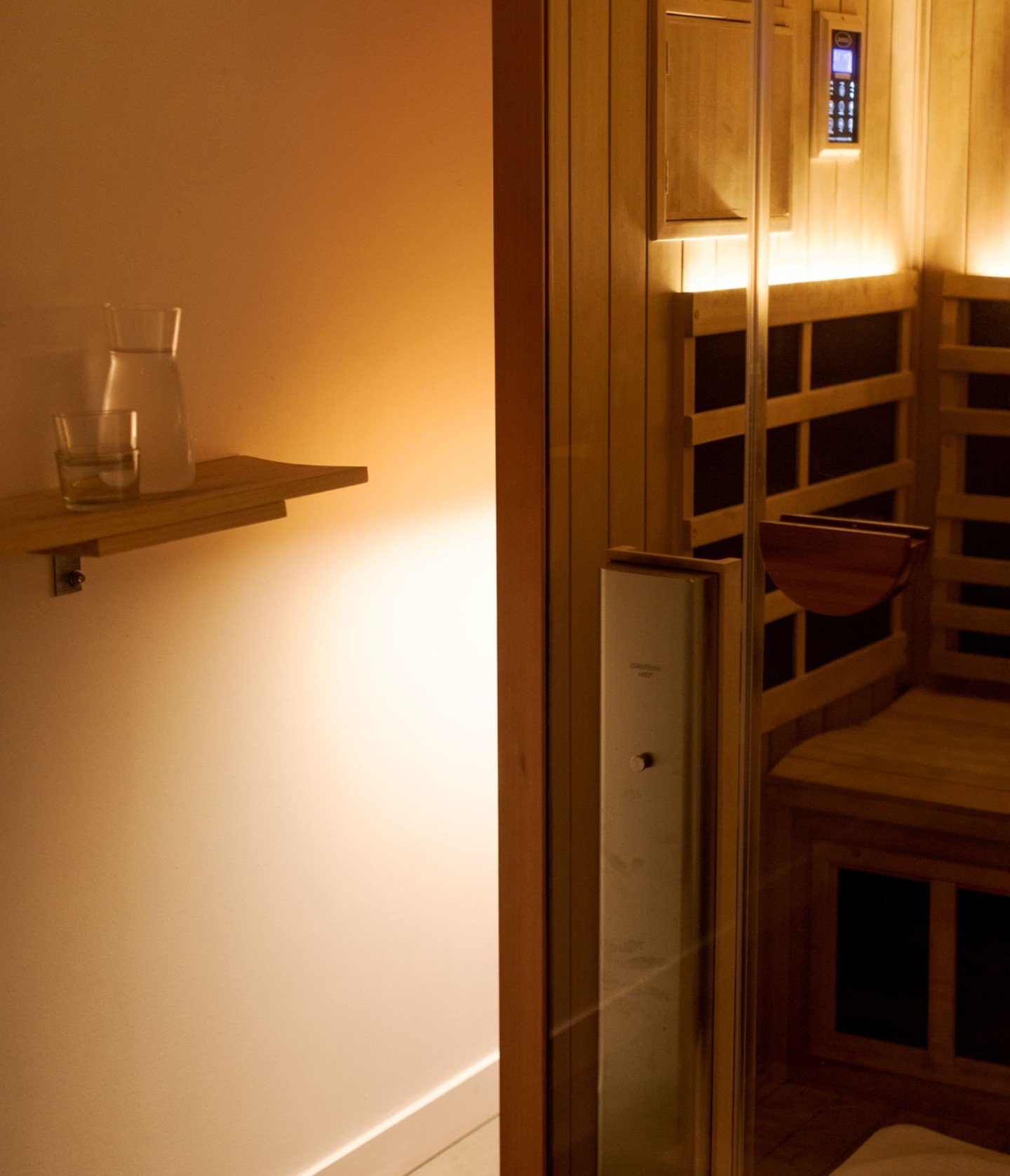Why you should book an infrared sauna this weekend 💆🏽&zwj;♀️
⁠
1. It's a long weekend and you deserve some time out⁠
2. You'll feel amazing and your body will thank you⁠
⁠
Okay aside from the obvious that you we think you should treat yourself, her