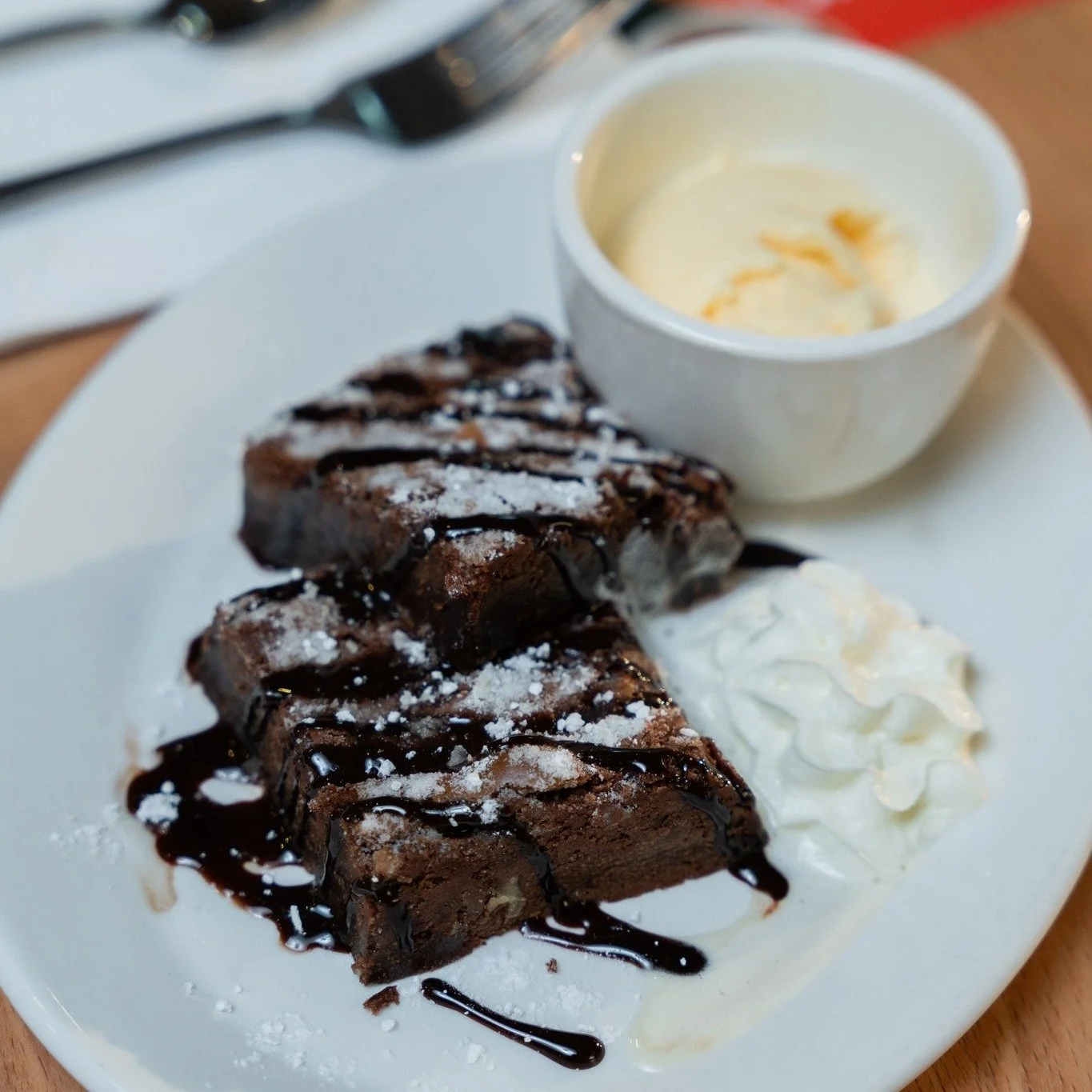 Joining us for dinner tonight? Save room for dessert! 🍰😍🍫

Our cake cabinet is packed full of treats waiting to be enjoyed.