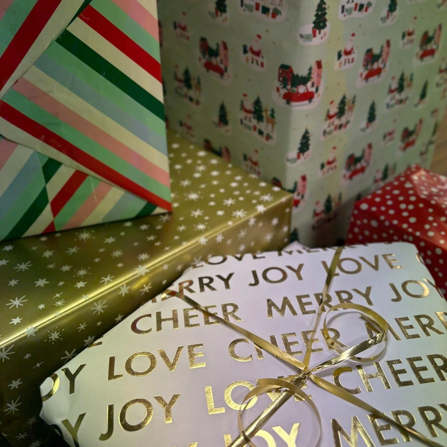 The first week of Presents &amp; Prizes is under the Christmas Tree and ready for you! 🎁💸

Entries can be earned all week by using your card during gaming play, with five exciting draws occurring each Saturday from 2&ndash;4 PM! ⭐

The first week o