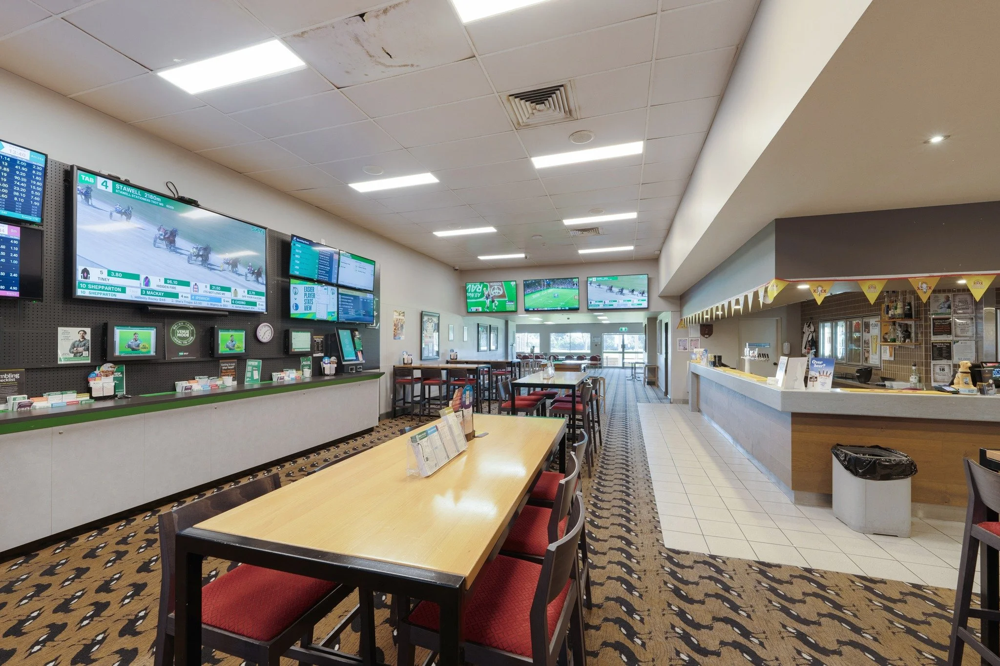 Watch every race, game or match live, with wall-to-wall screens, great atmosphere and no bad seats.  If it&rsquo;s on, it&rsquo;s on here.

All your favourite sports in one place.  Sere you at Souths! 🍻