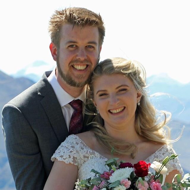 A windy wedding day up the mountain but all smiles for the newly weds #macmakeup #ghdtongs #escovayourstylehairmakeupfreelance #escovayourstyle #queenstownweddings #elopingweddings #mountainweddings #halfuphalfdownhairstyle #lovemyjob💕