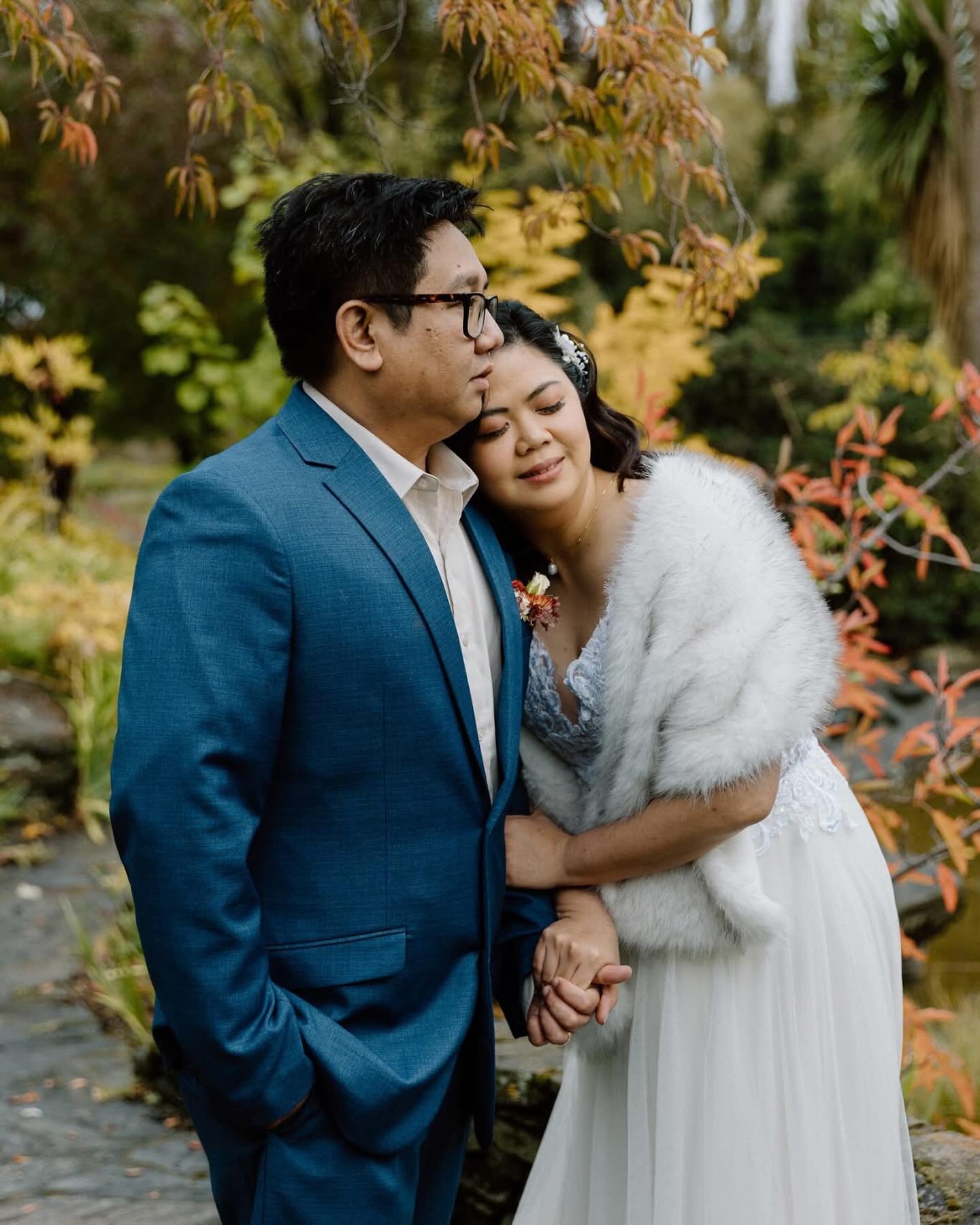 The autumn colour were amazing for such a special  wedding with family around and there little ones.
.
.
.