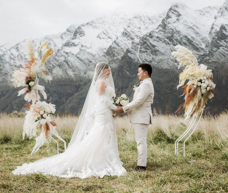 A spring wedding💞 
. 
.
. 

hairmakeupcentralotago #halfuphalfdownhairstyle #wedding #weddingbun #bridalmakeup #bridalhair #ghdhair #macmakeup #mecca #seasonstylistkevinmurphy #bridesmaidshair #updohairstyles #asianhairmakeup #longhair #blonehair #r