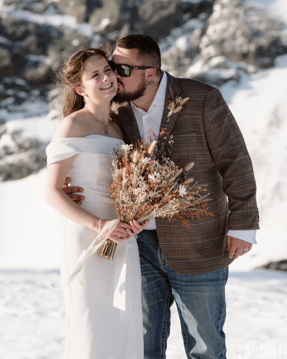 Heli wedding at its best.
.
.
.

hairmakeupcentralotago #halfuphalfdownhairstyle #wedding #weddingbun #bridalmakeup #bridalhair #ghdhair #macmakeup #mecca #seasonstylistkevinmurphy #bridesmaidshair #updohairstyles #asianhairmakeup #longhair #blonehai
