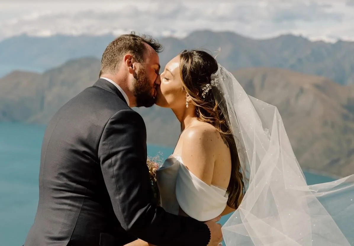 Half up half down is still a winner for my summer brides.
.
.
.