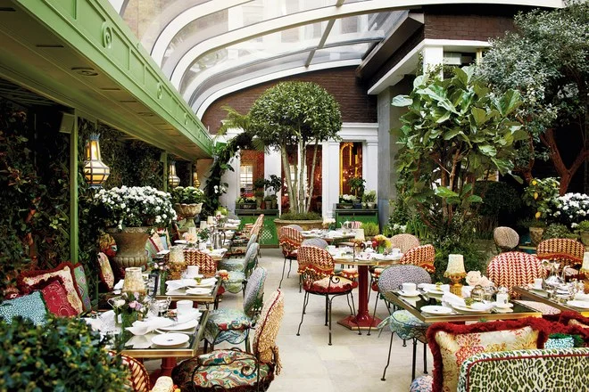 Anabel’s. 46 Berkeley Square, Mayfair, London W1J 5AT,Photo Vogue .