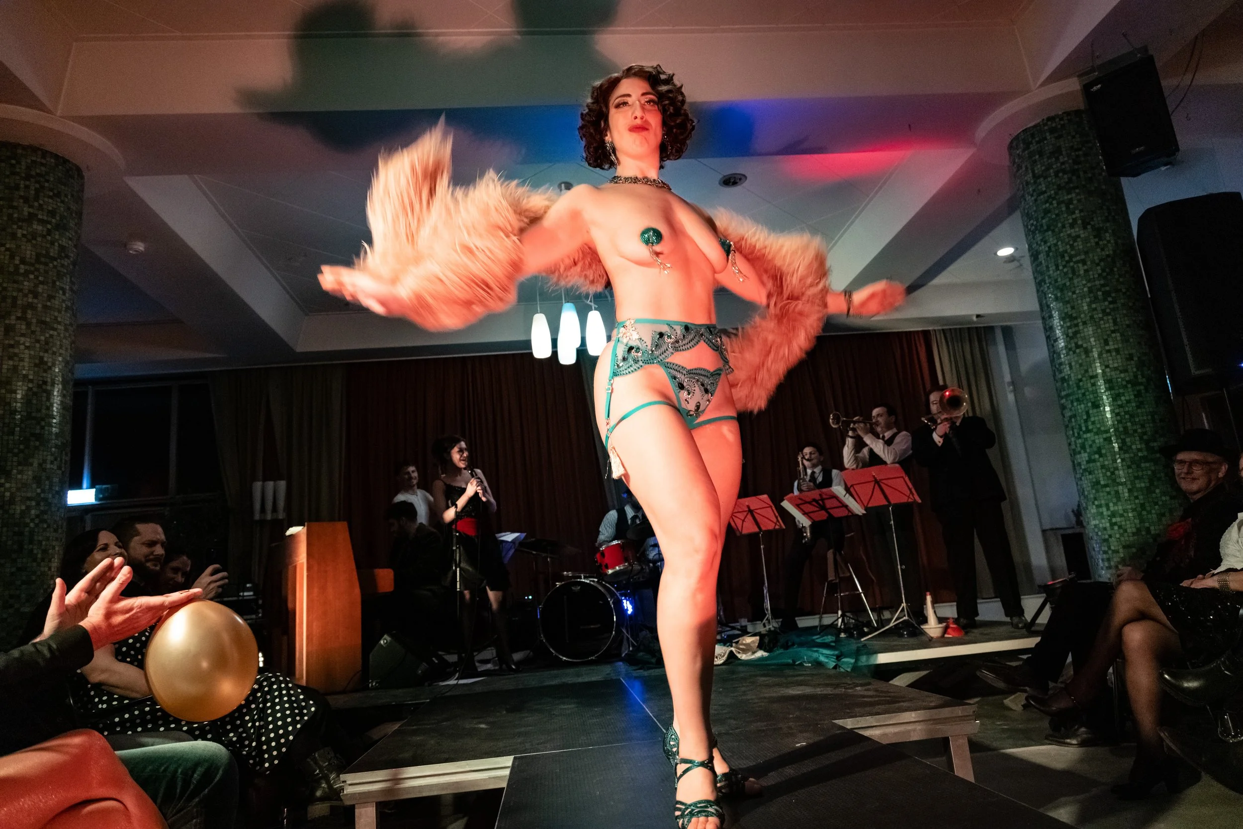 Dutch Burlesque Performer