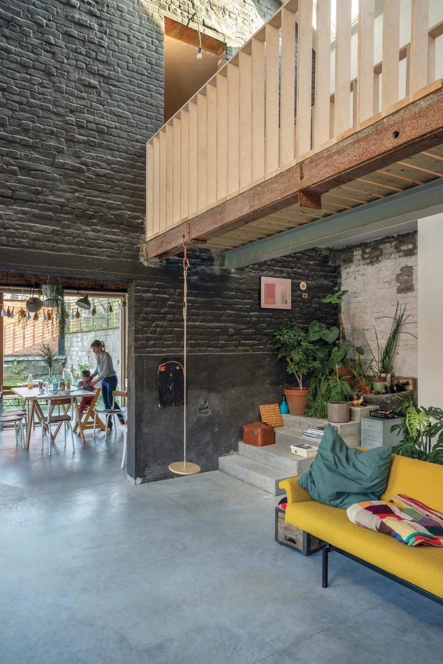 focus-archi-magazine-architecture-OUEST-PSG-DelphineMathy-cage-escalier.jpg
