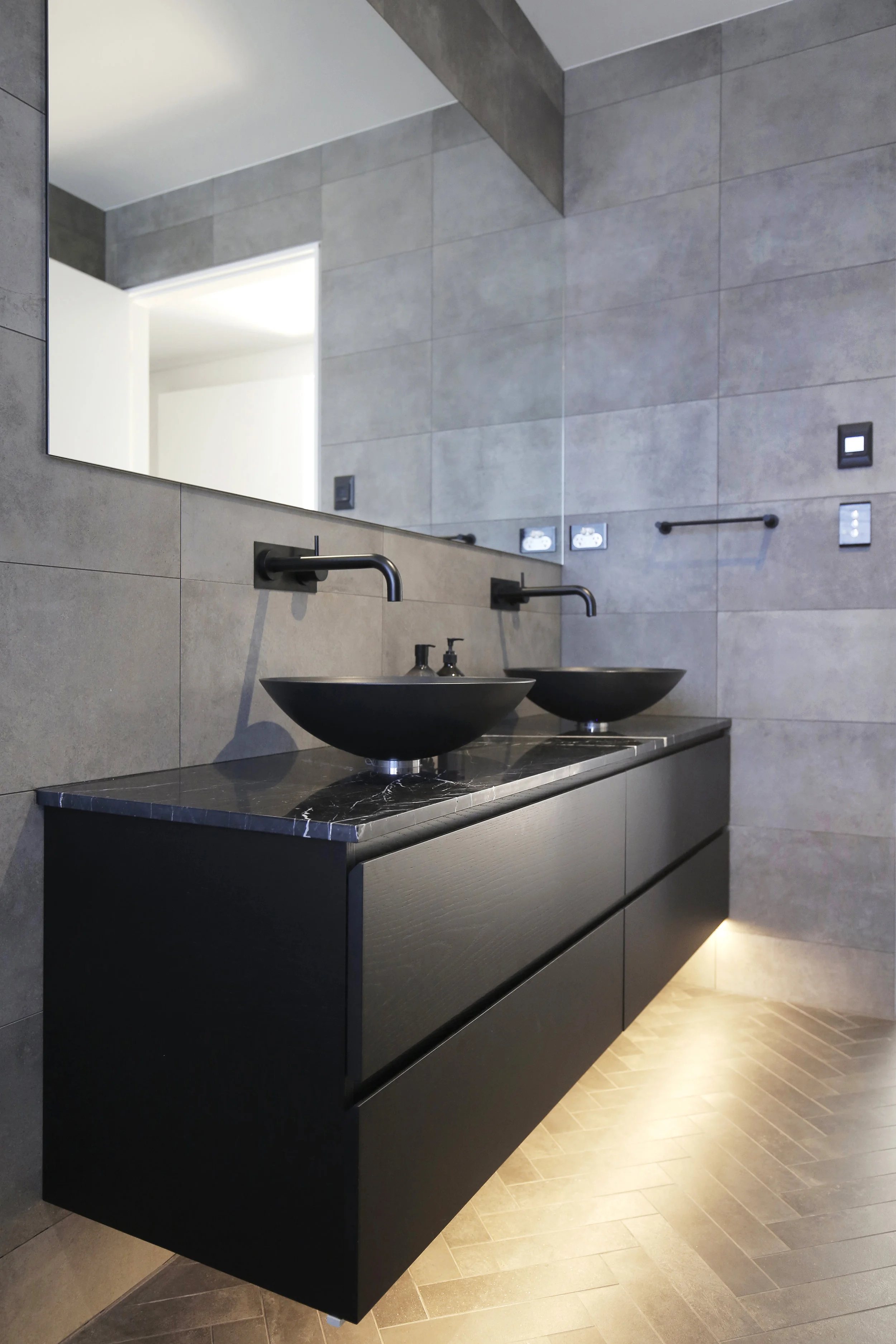 Recessed Bathroom Vanity / Vintage Recessed Medicine Cabinet In 2020 ...