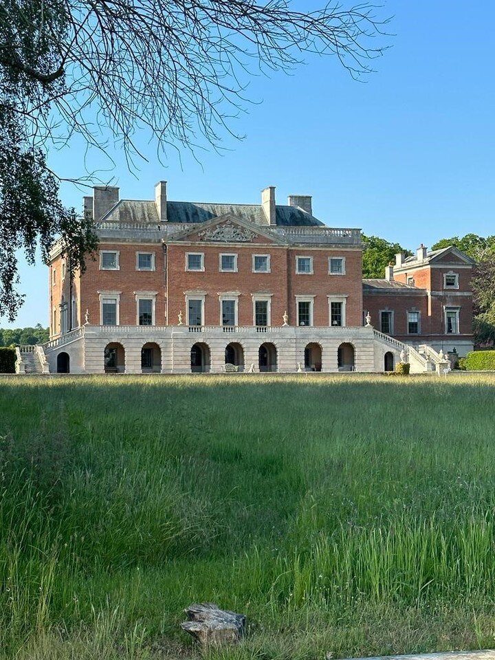 The balcony built by George Stanley Repton on the Thomas Ripley&rsquo;s house is a triumph. And the stone arcade under the balcony is a masterpiece of design.

#Woltertonpark #Statelyhome #Uniquevenue #Palladian #Countryhouse #NorthNorfolk