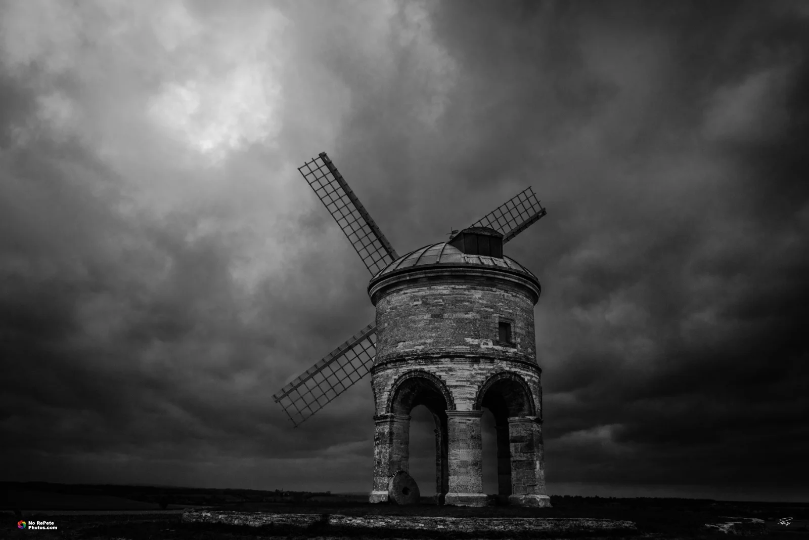 Chasterton Windmill BW 1.jpg