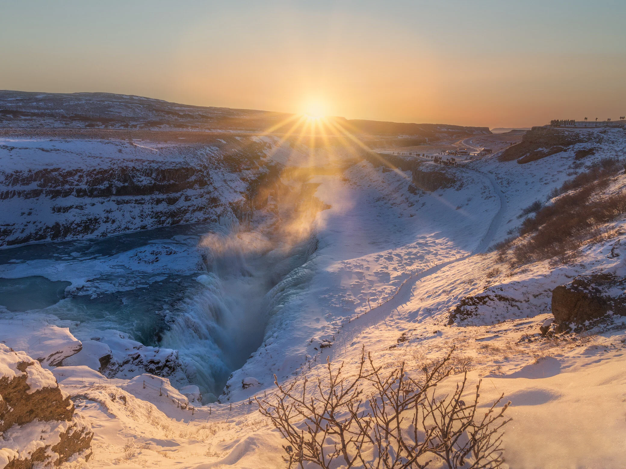 Gullfoss sun light copy.jpg
