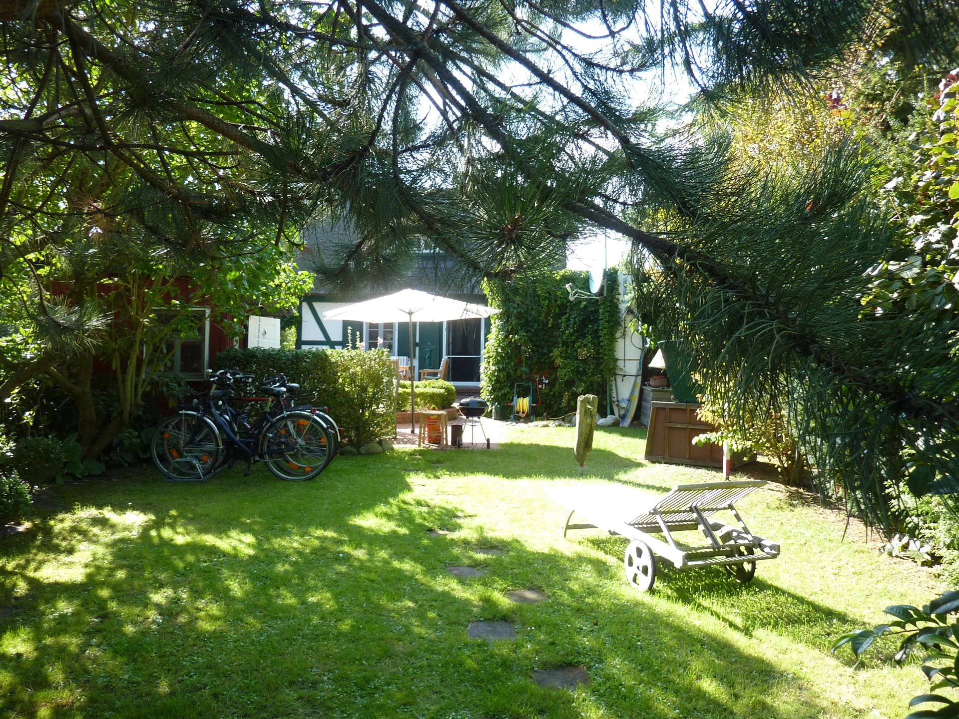 Blick vom Garten ans Haus