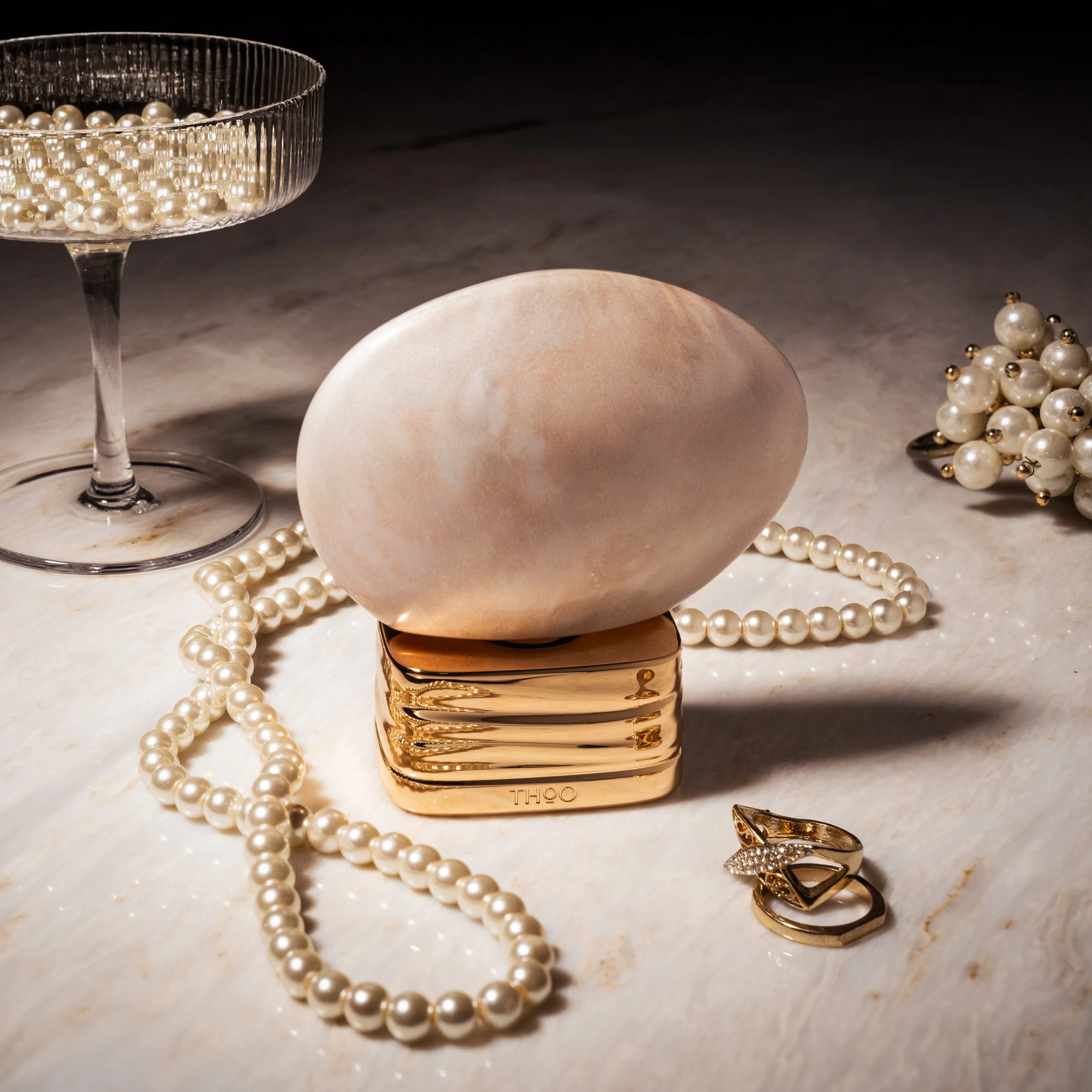  Photography  @lara_and_the_art   Art Direction, Setup &amp; Retouch  @alexhaidamac  