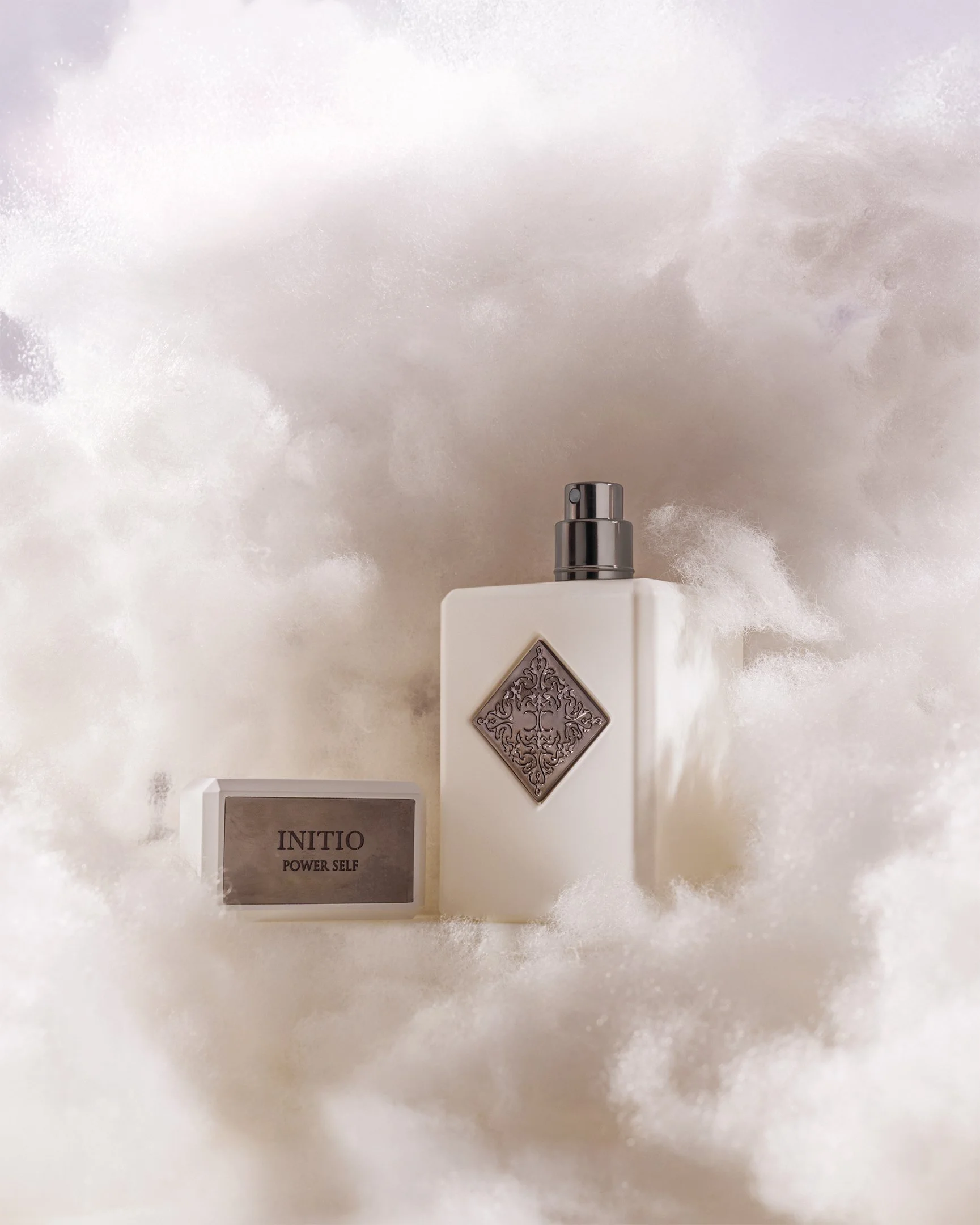  Photography  @lara_and_the_art  Art Direction, Setup &amp; Retouch  @alexhaidamac  