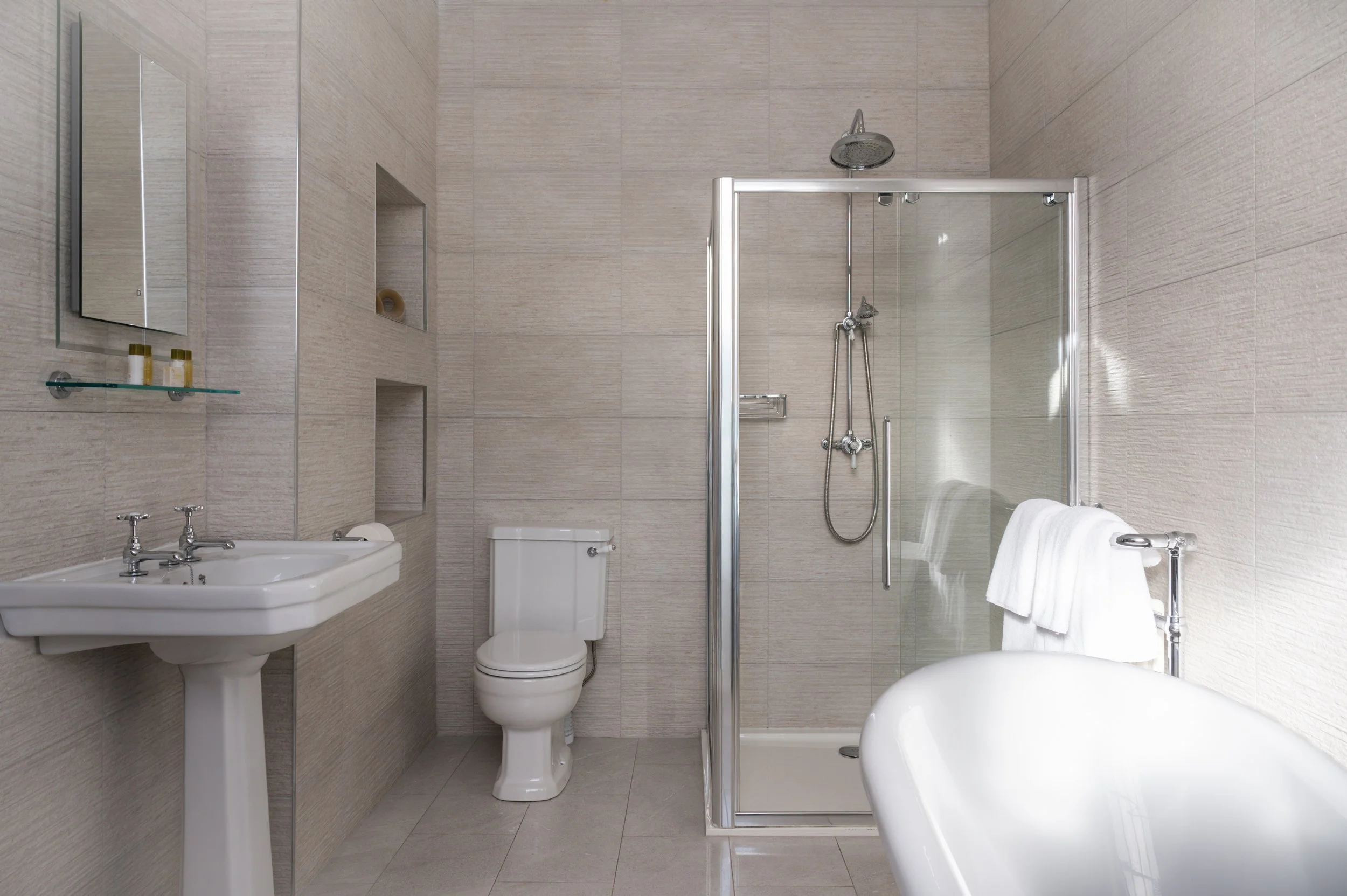 Solasta Creative X Atholl Arms The Residence  Room 23-19.jpg