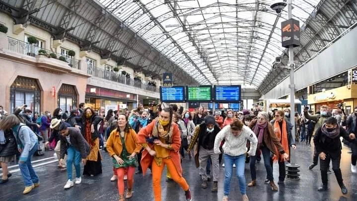 Danser encore...to dance again...the French anti-confinement remedy and flashmob sensation...
