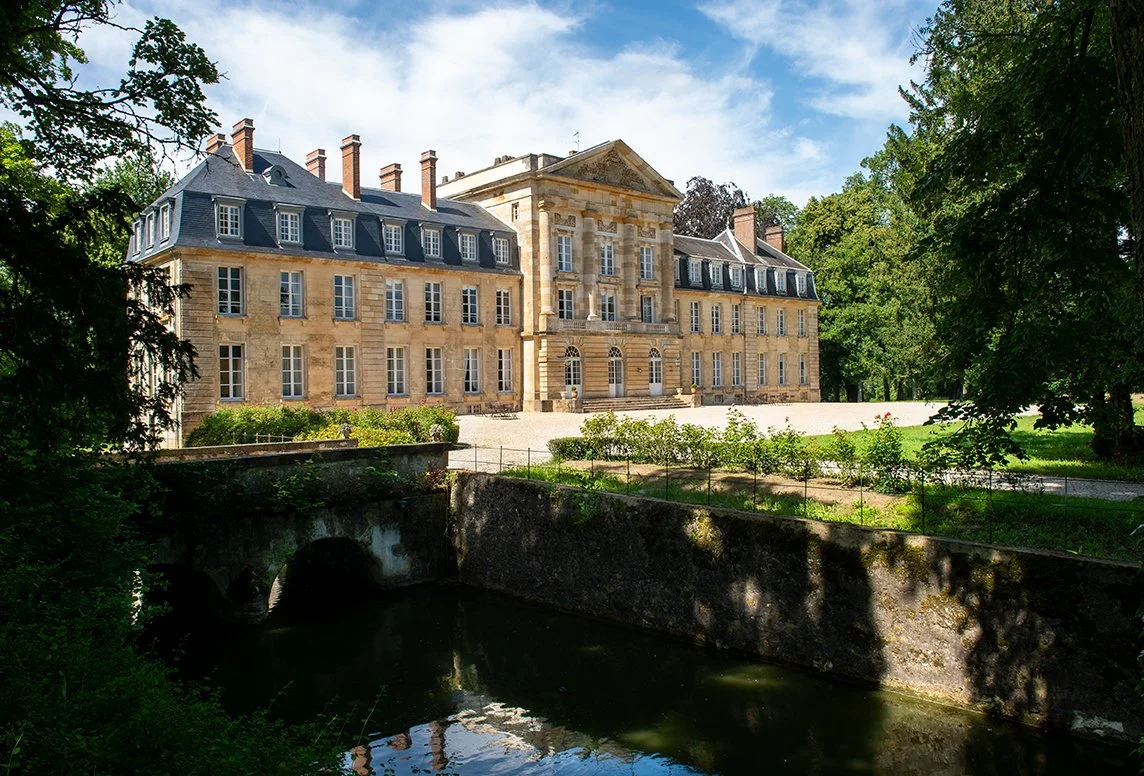 A Facade CDCourtomer moat.jpg