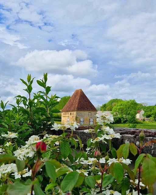 N Temple and flowers.jpg