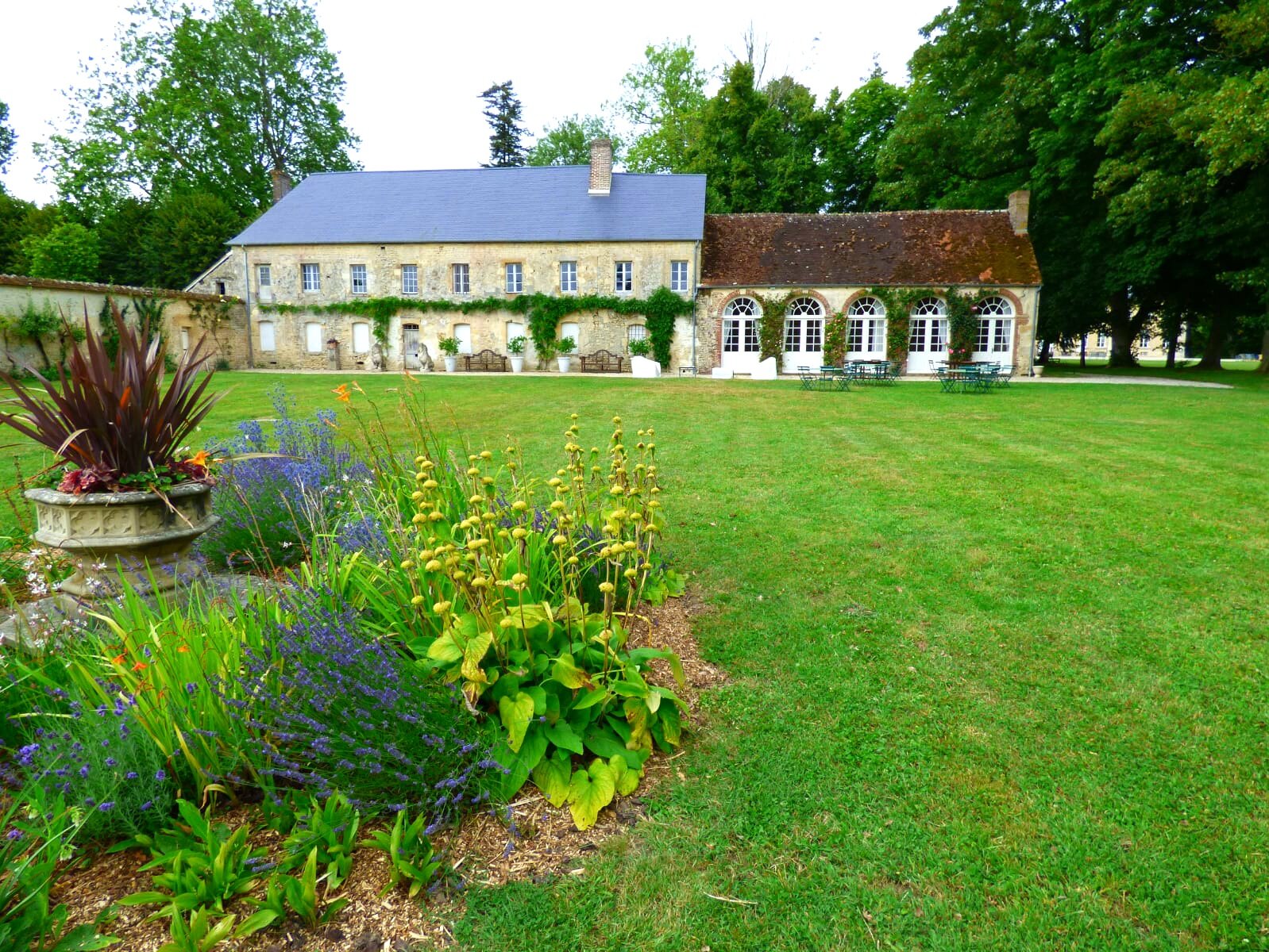 B Walled garden Orangerie.jpg