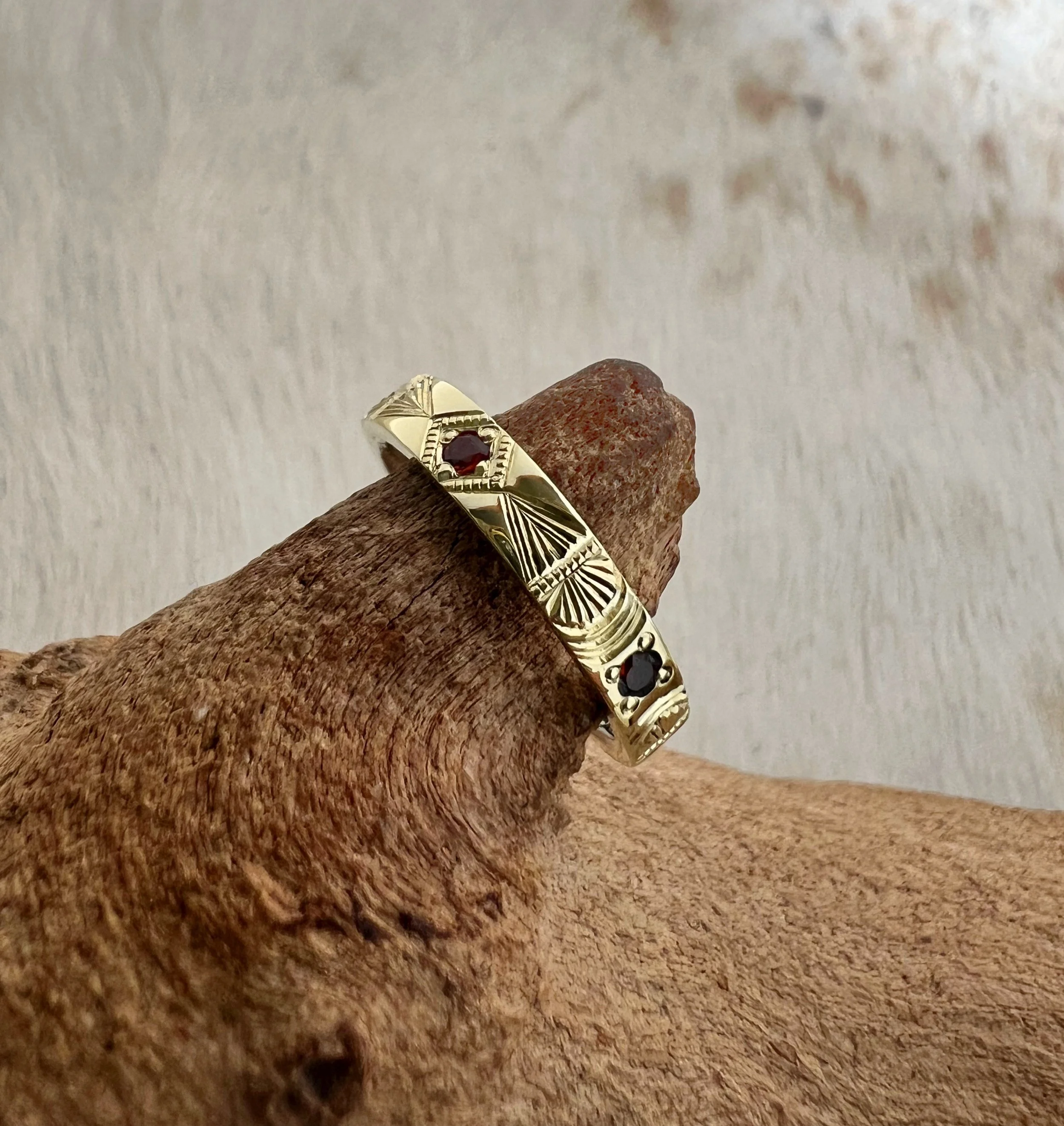 ENGRAVED GARNET BAND