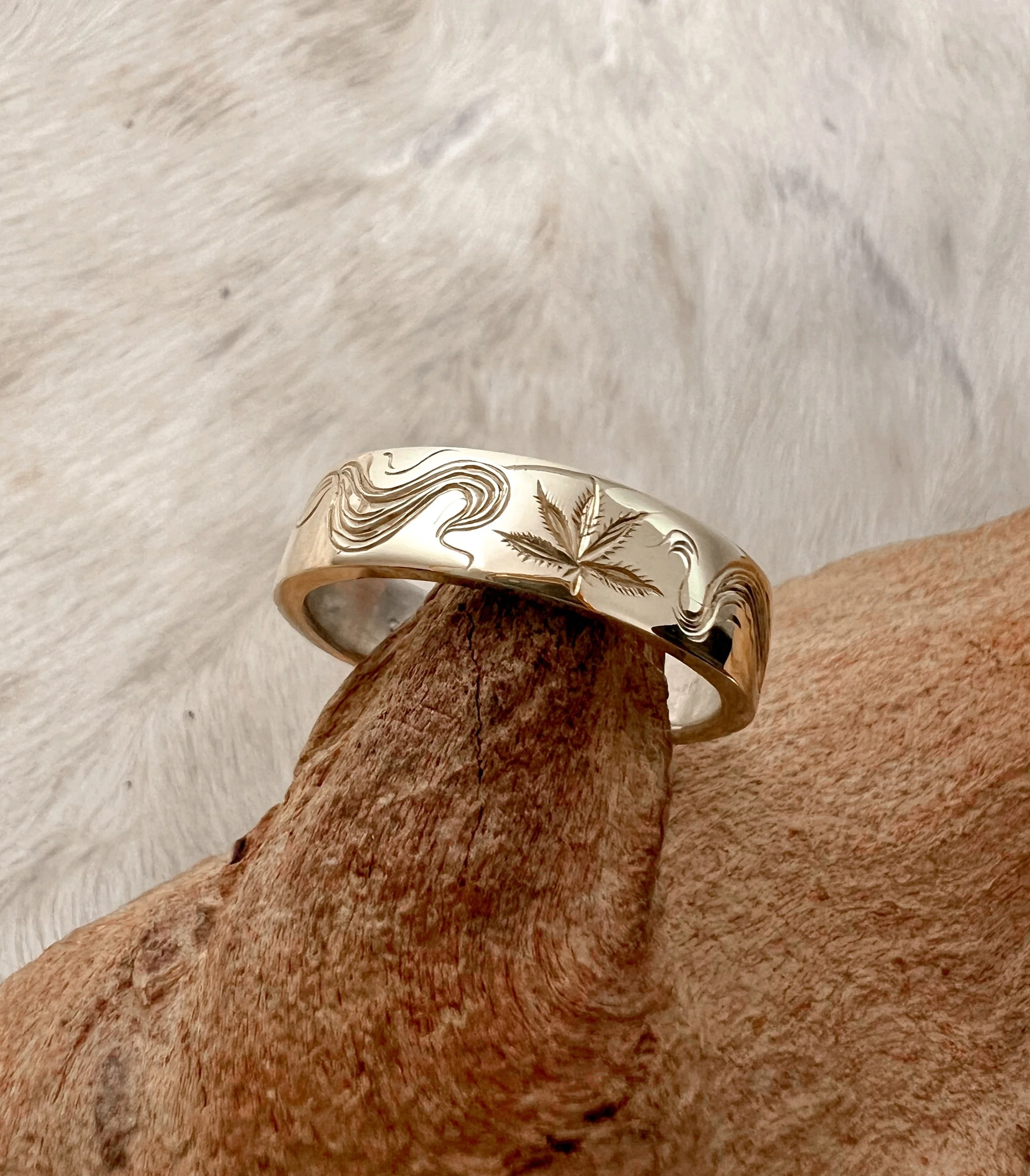 Hand engraved chrome diopside ring