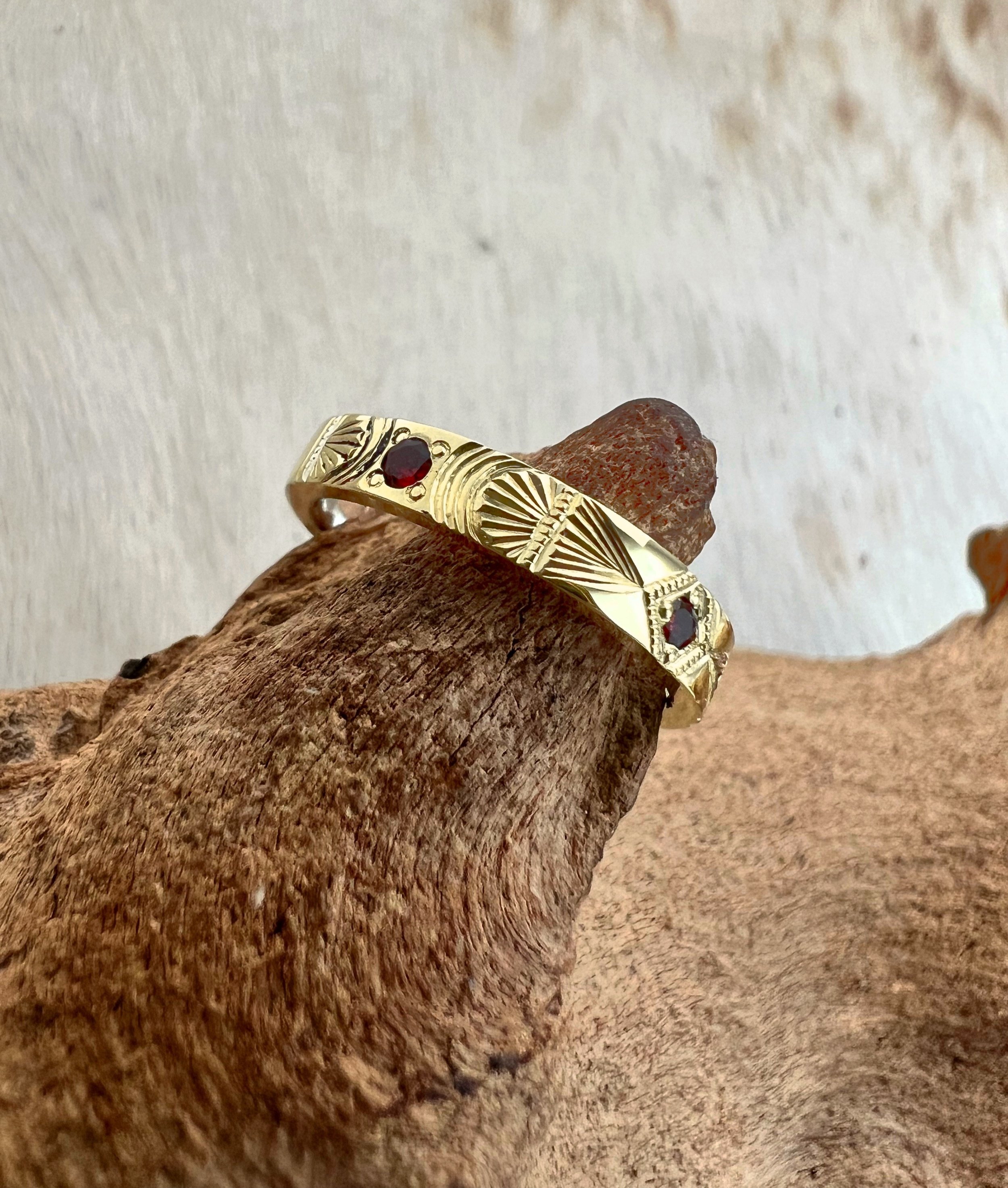 ENGRAVED GARNET BAND