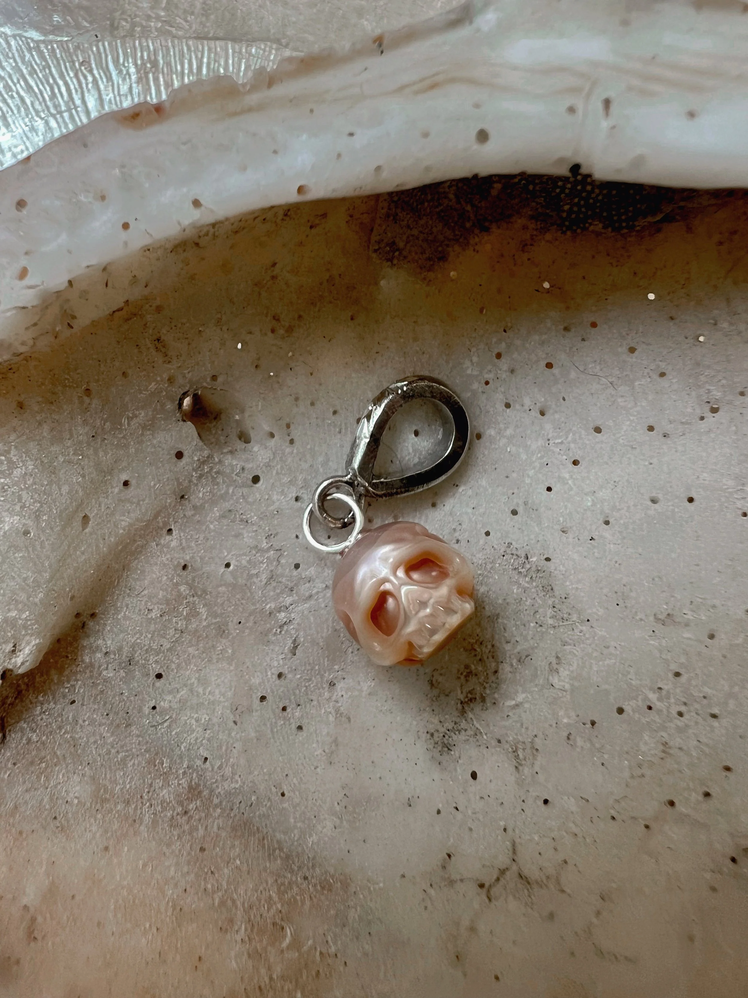 pearl skull necklace