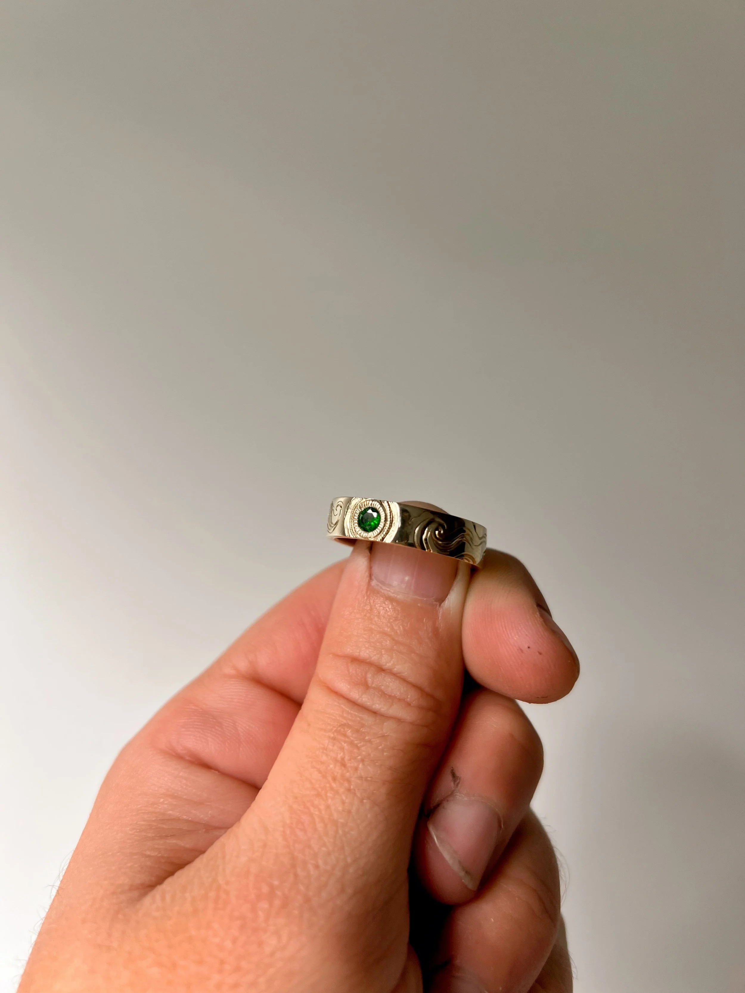 Hand engraved chrome diopside ring