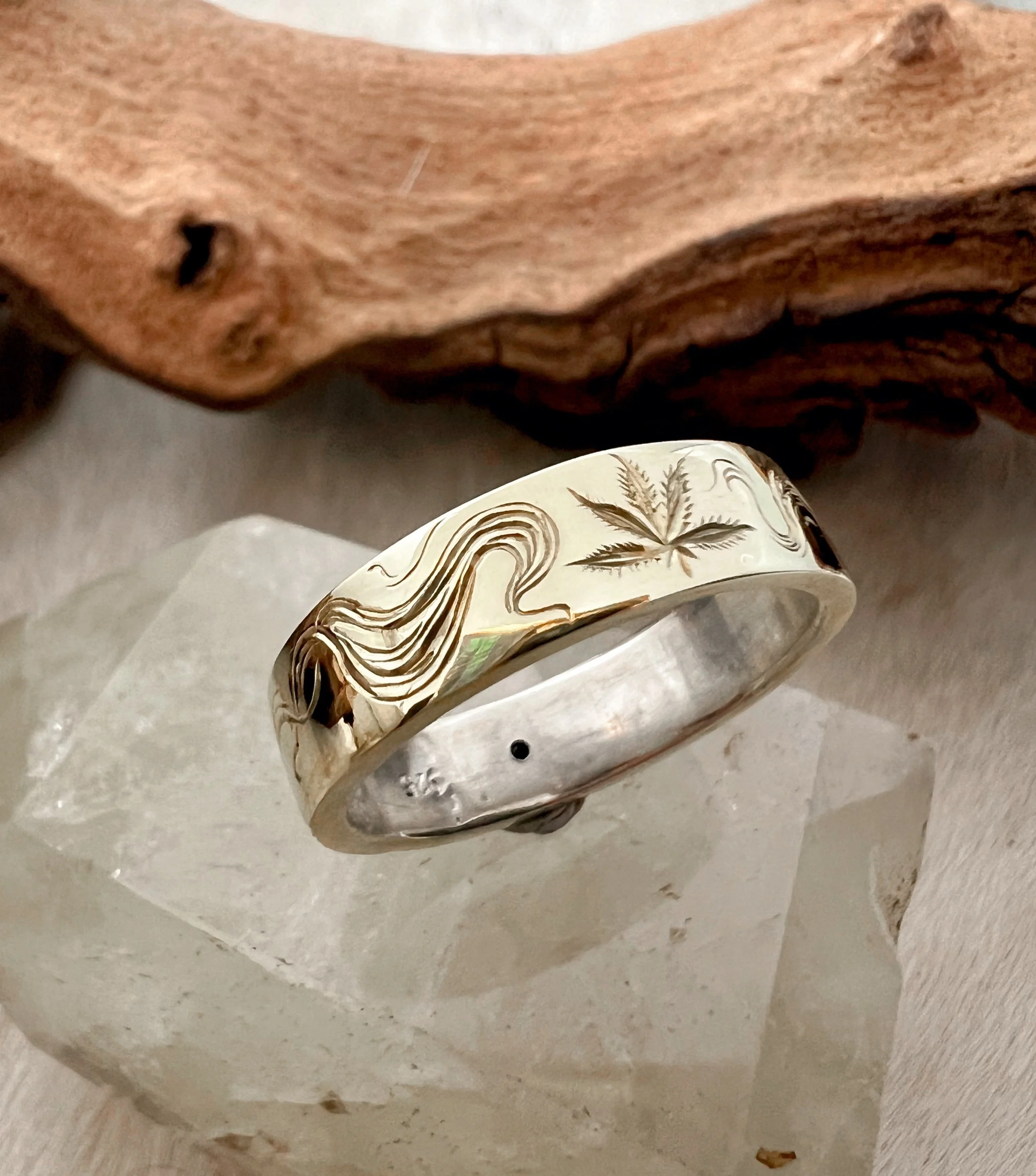Hand engraved chrome diopside ring