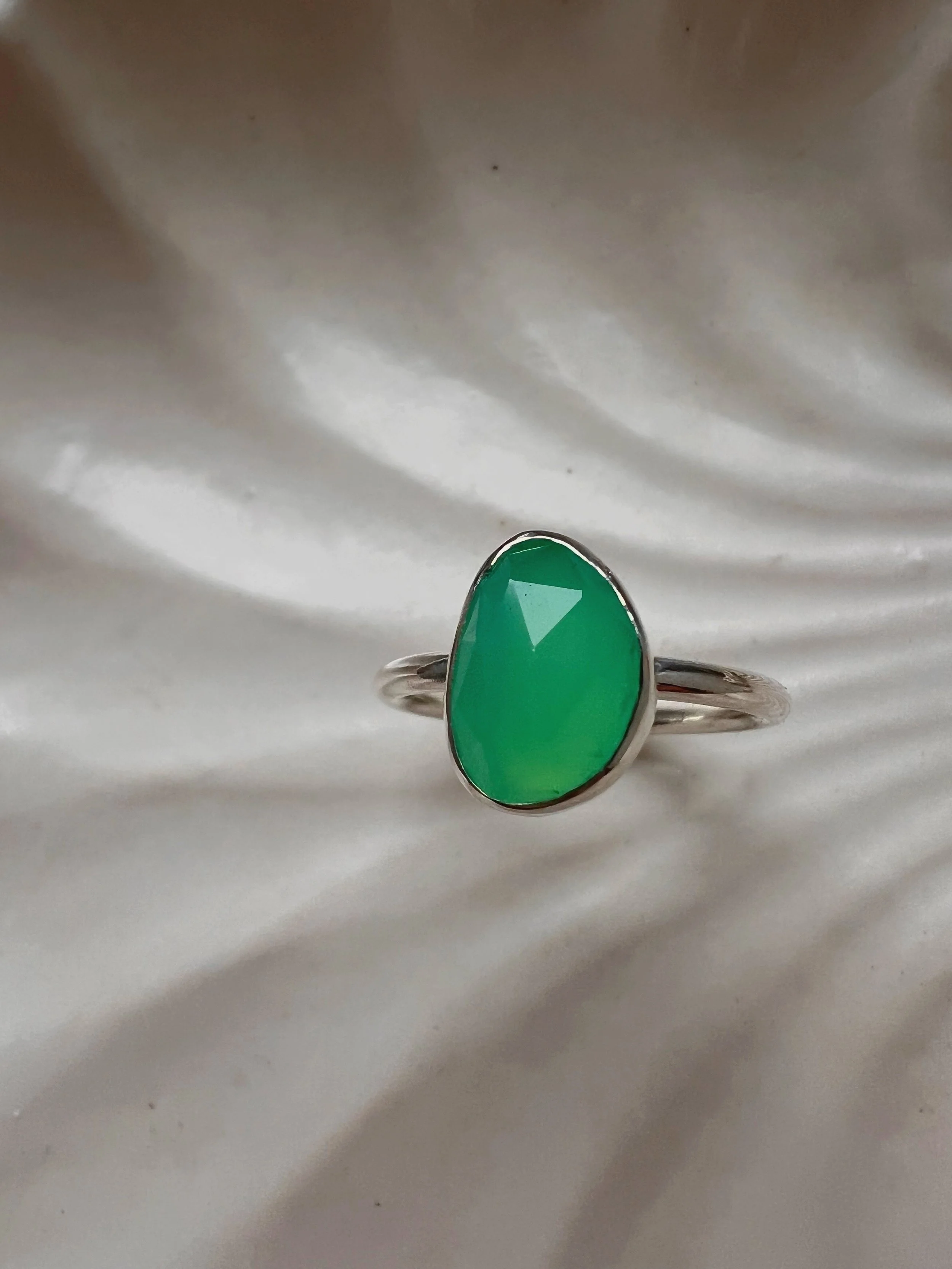 green chrysoprase & silver ring