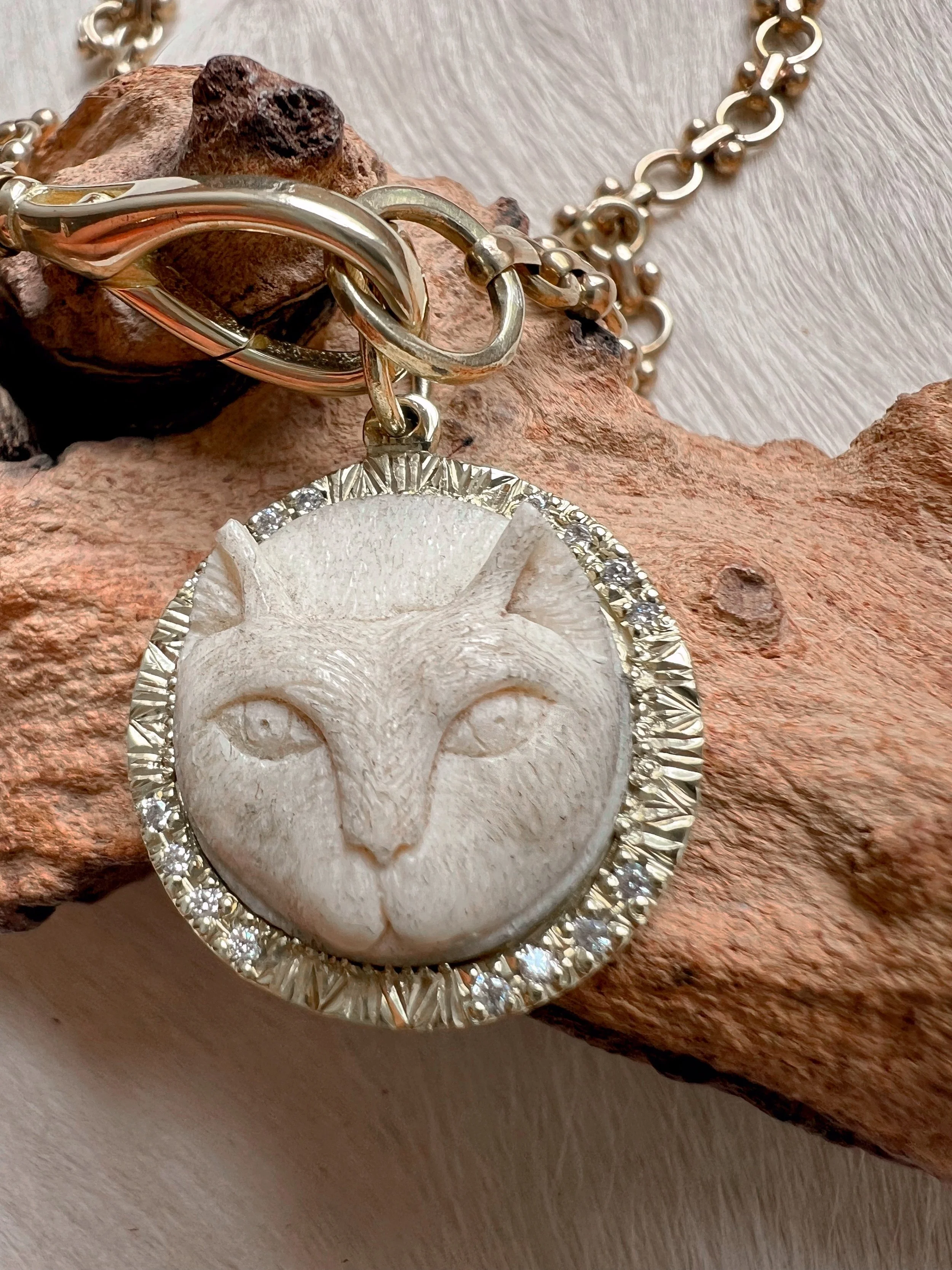 Vintage cat face necklace