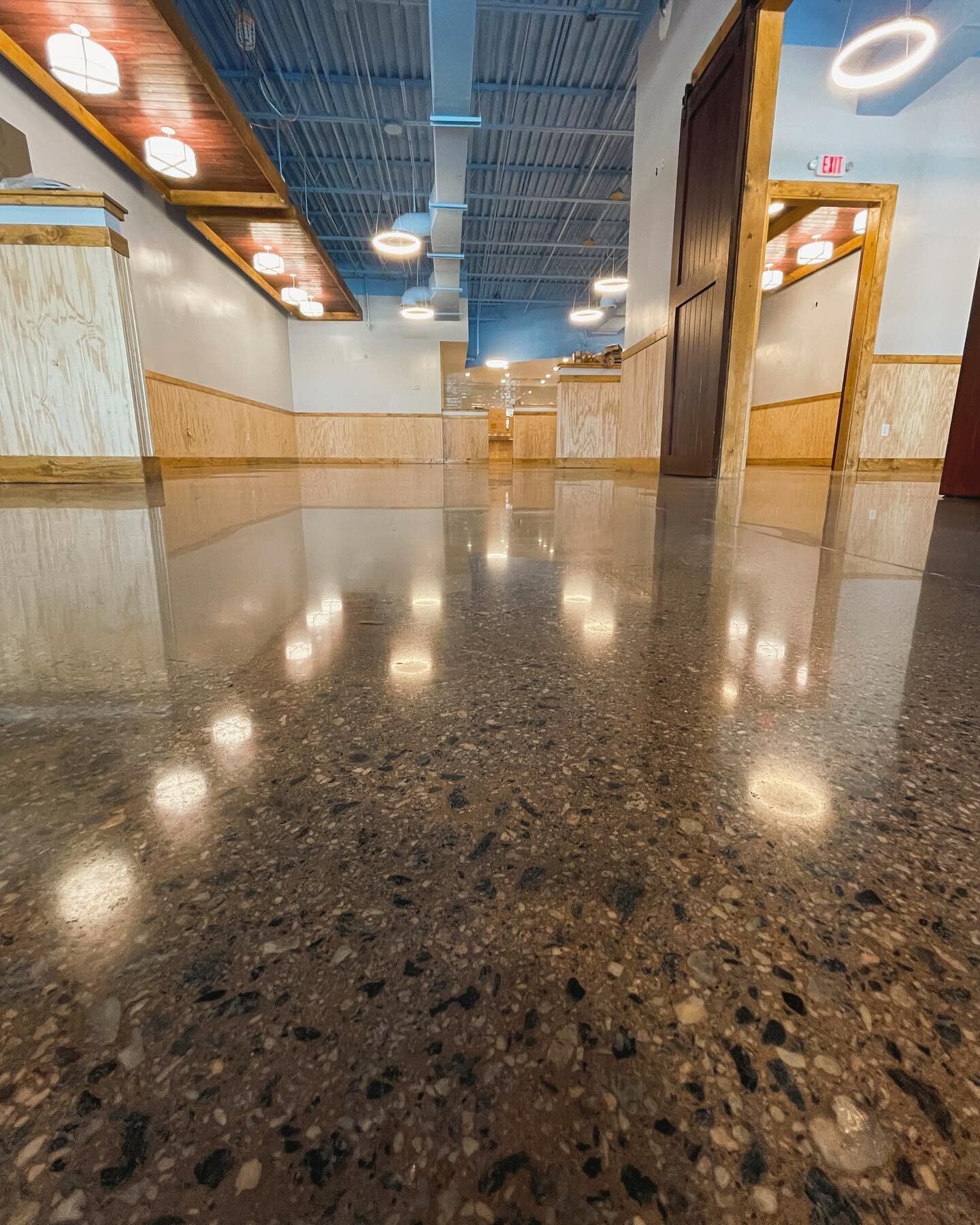 Polished concrete for this high-traffic restaurant in Atlanta. ✨ 

More and more, mechanically polished concrete continuously performs and *outshines* other flooring options as the right solution for reduced environmental impact, long-term internal b