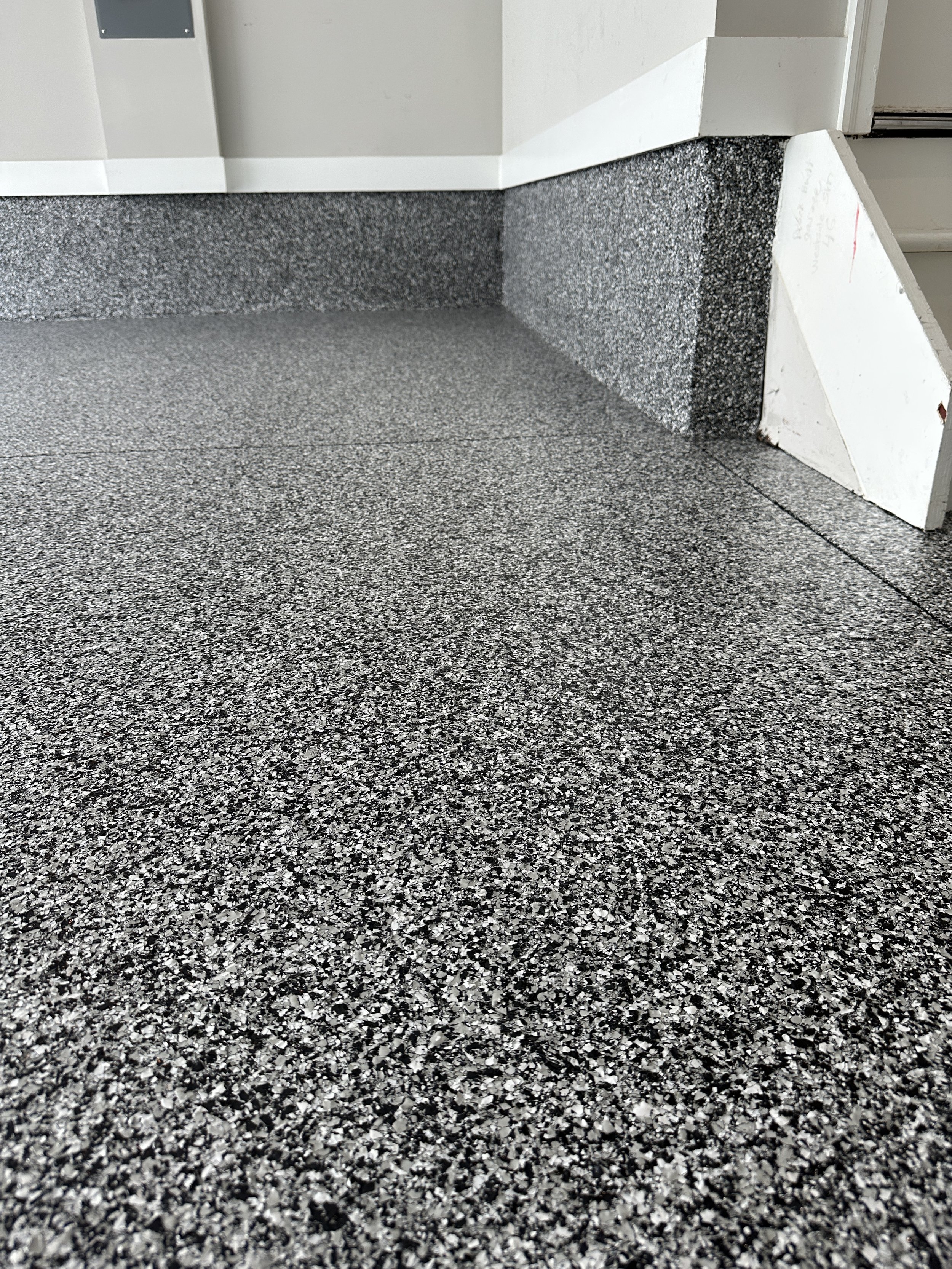 Epoxy-Garage-Floor-Flake-Grindkings.JPG