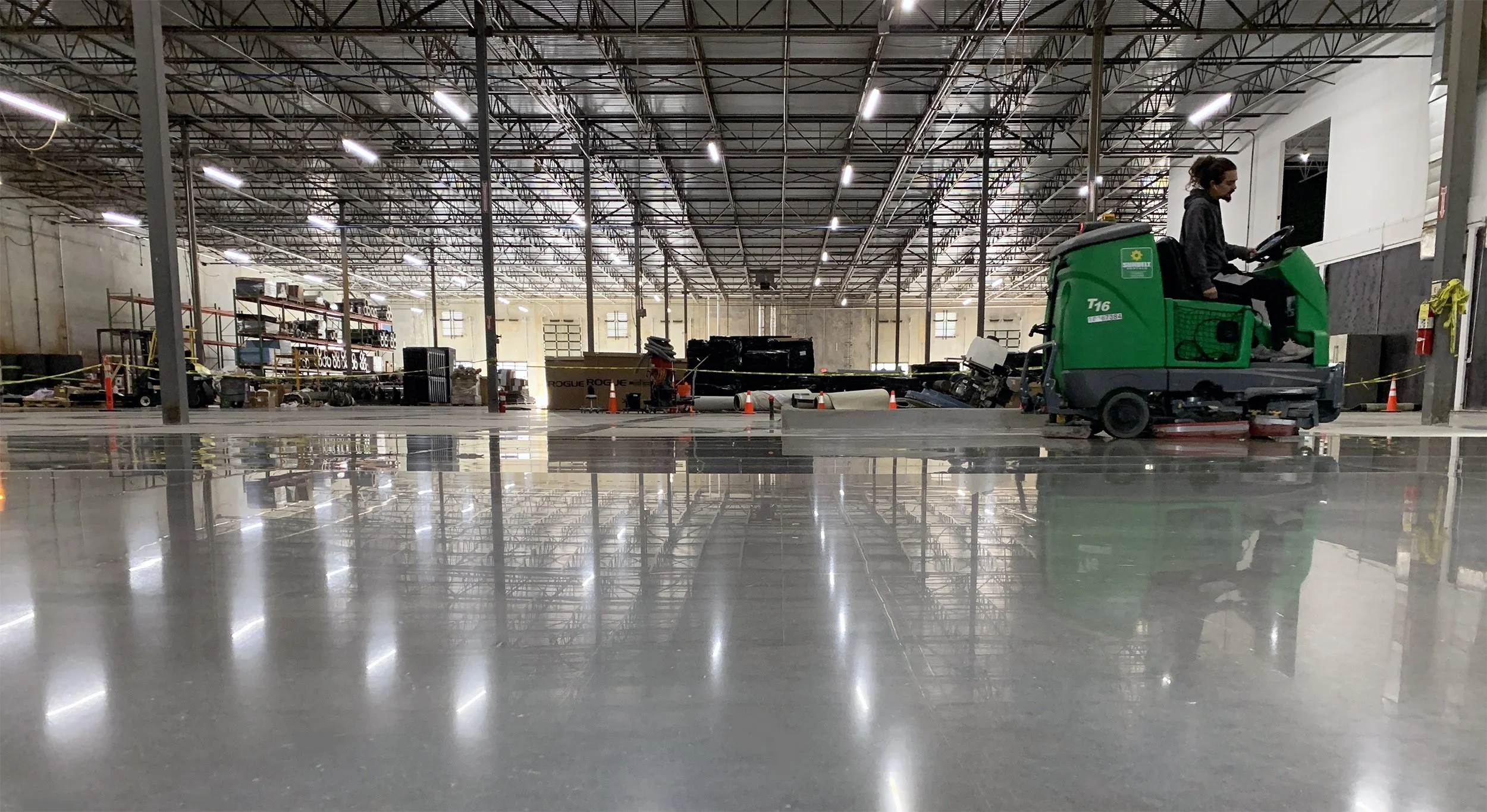 Polished-Concrete-Warehouse-Floor-Grindkings-Flooring-header.jpg