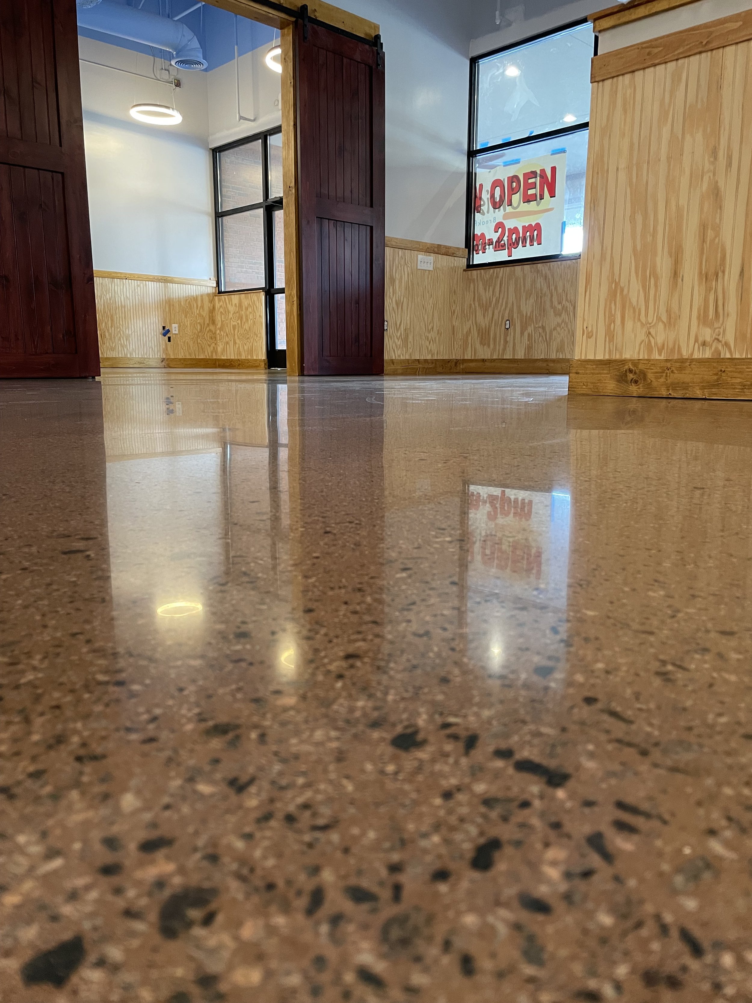 Commercial-Polished-Concrete-Atlanta-Restaurant-Grindkings-Flooring-4.jpeg