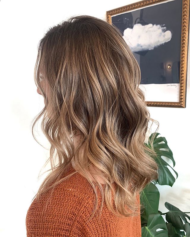 Bright ➡️ Bold 🤩
.
Such a beautiful transformation! Swipe over to see a before picture 💛
.
#madewestbrewery #thousandoaks #montecitoheights #hairbyashleycarraway #camarillooutlets #camarillosalon #malibucalifornia #westlakehighschool #channelisland