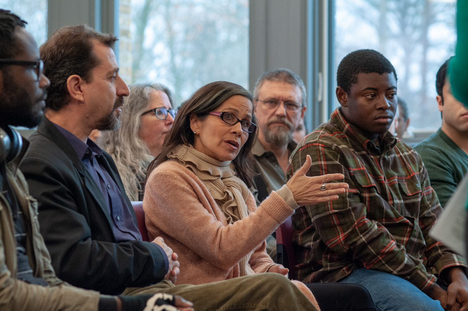 A program participant sharing her thoughts after watching an interactive scene on Diversity & Inclusion in the Higher Education Classroom.
