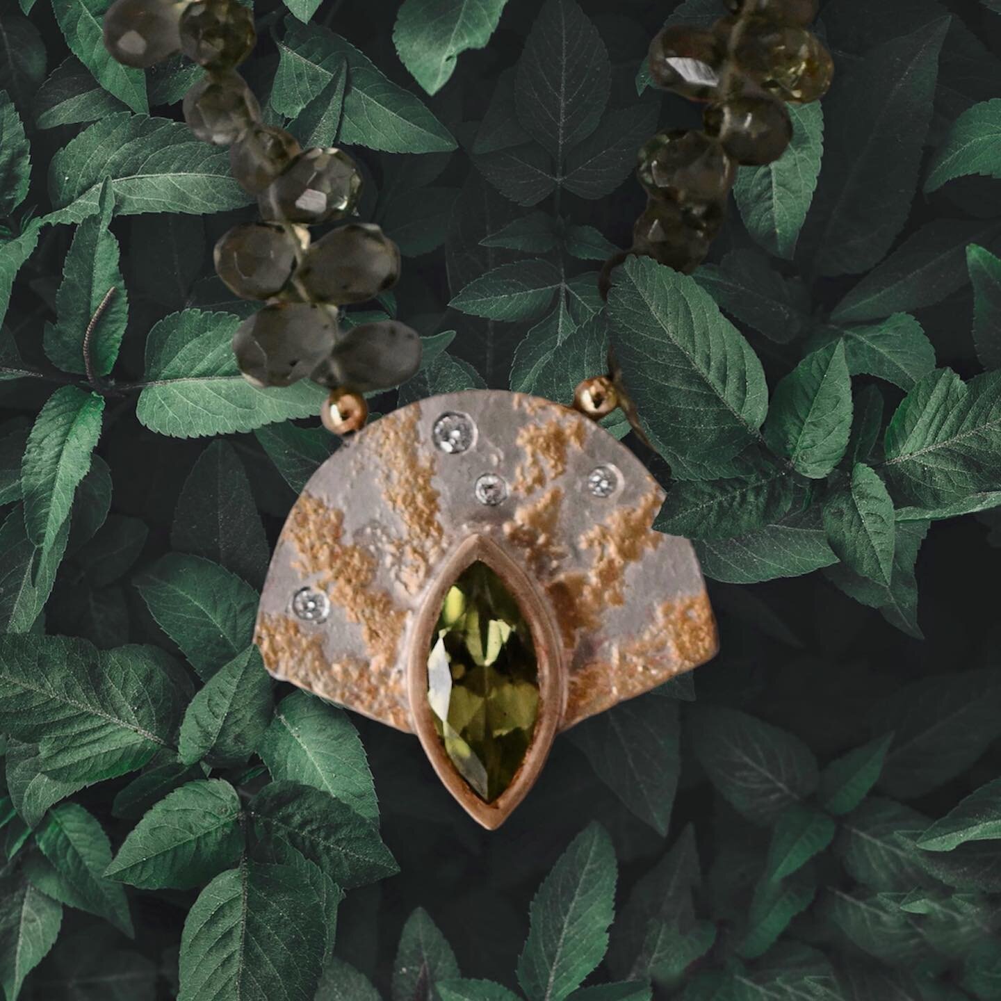 -S A B A N A- another conversation piece.
Discover all about it in our website (link in bio).

#angelagalianojewelry #angelagaliano #design #art #accesories #style #moda #madeinspain #artisan #jewelry #jewel #green #gold #diamond #magic #fashion