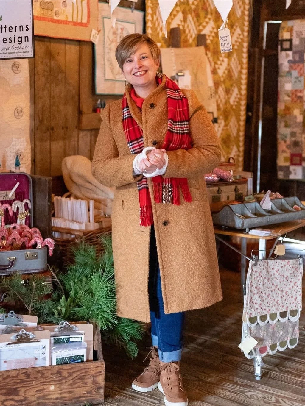 Get your Ding Dang Dong on at the @wooden.barn HOLIDAY IN THE PINES next weekend! I'll be setting up my little booth in that sweet corner of the big old barn! Bubbie worked hard to create stunning new Christmas quilt samples with @tilda_usa #merrylit