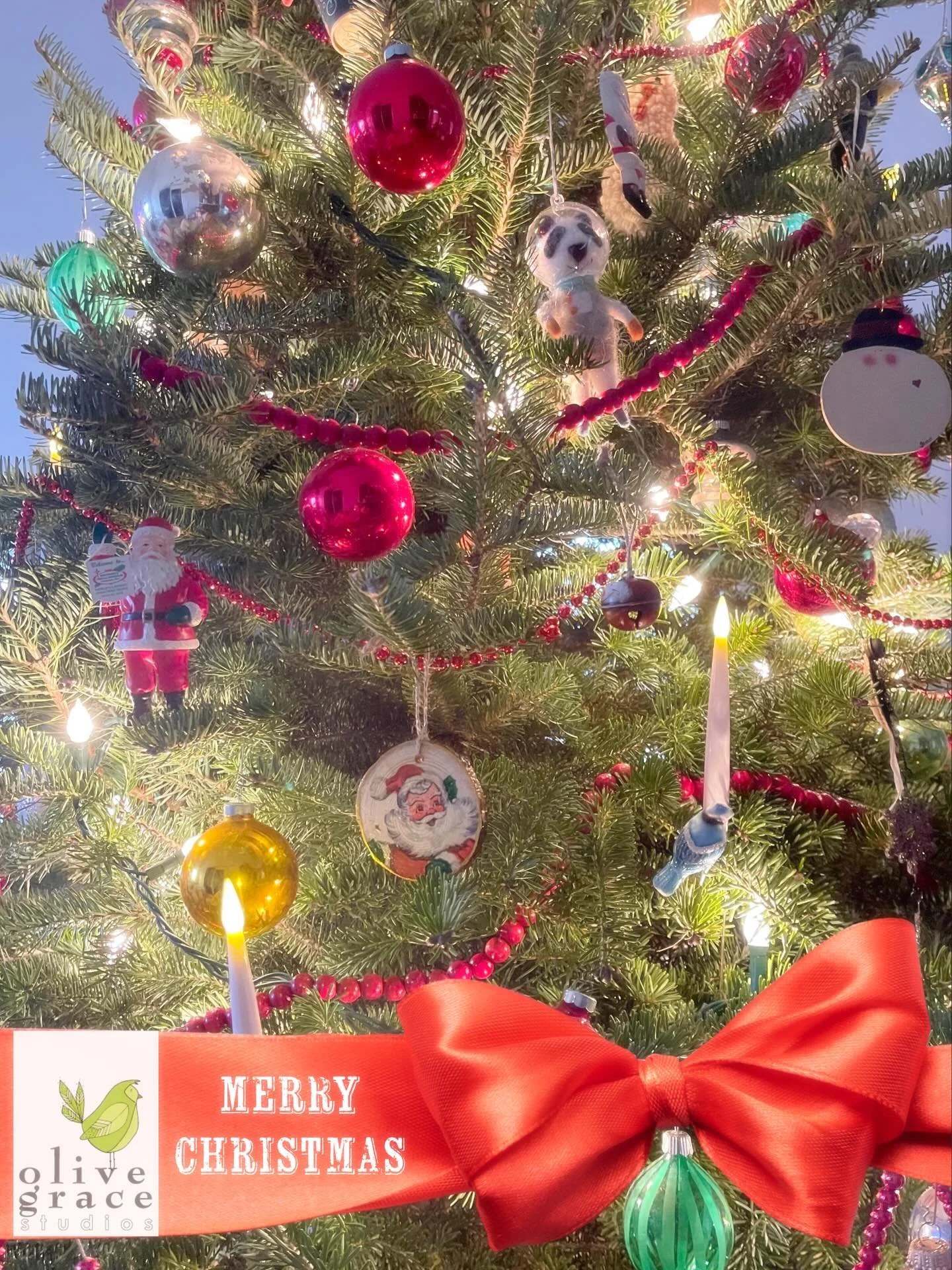 Merry Christmas 😍! Here are a few snaps counting down to today. The holidays can be bittersweet, but I'm finding so much gratitude in the memories and the women who made them special. Especially thinking of my grandmas. I think about all the magic m