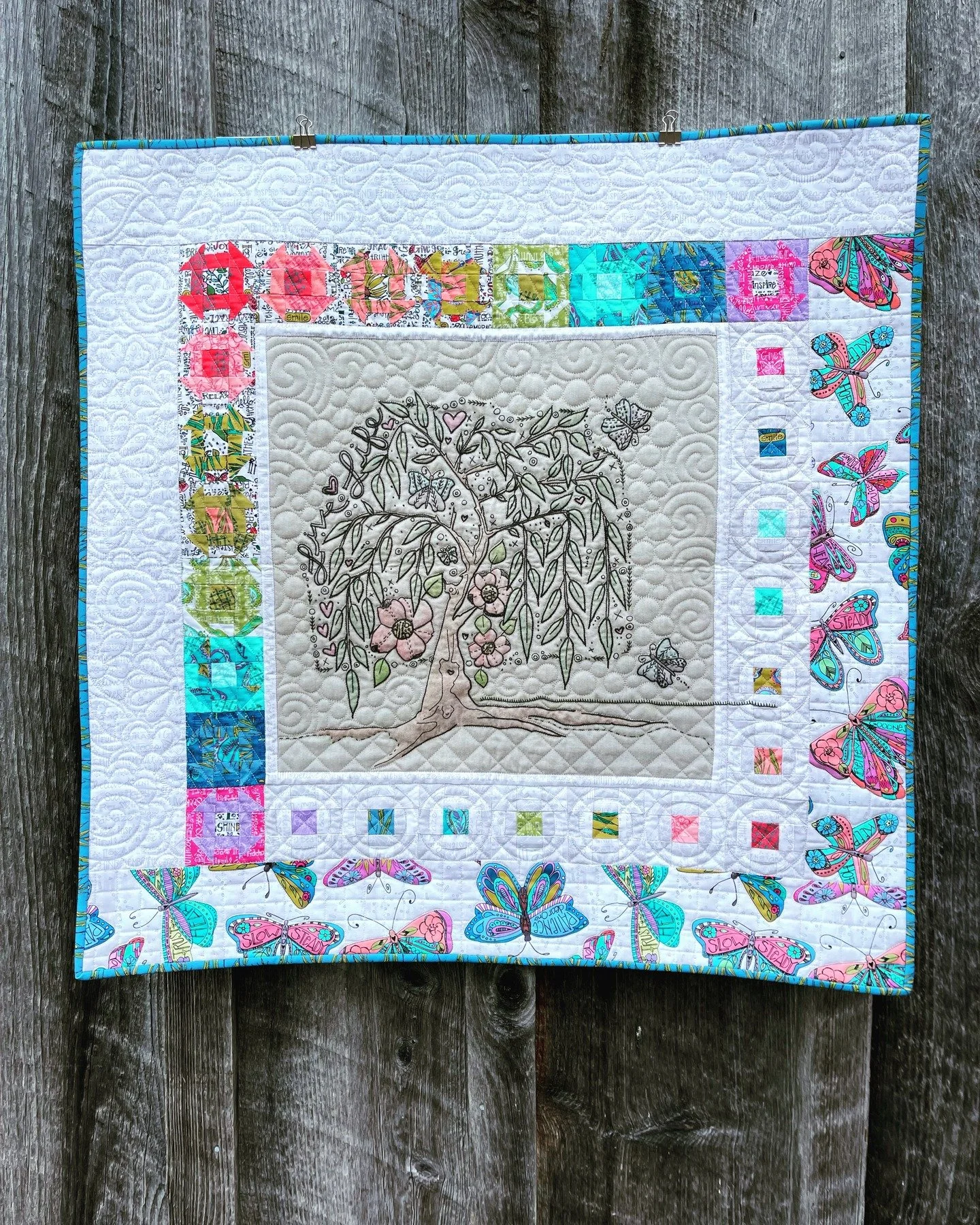 Happy Saturday friends! This is Willow, a &ldquo;small but mighty&rdquo; quilt from my #swayfabric from @windhamfabics. I color tinted the willow tree with a 64 pack of crayons and @harrietthihopes shared the love of hand embroidering the sweet detai