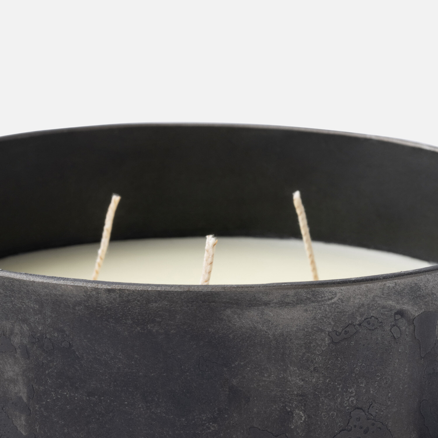 Thucassi_Candle_58oz_Detail.jpg