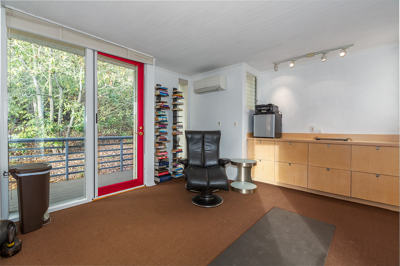 Separate Guest Quarters