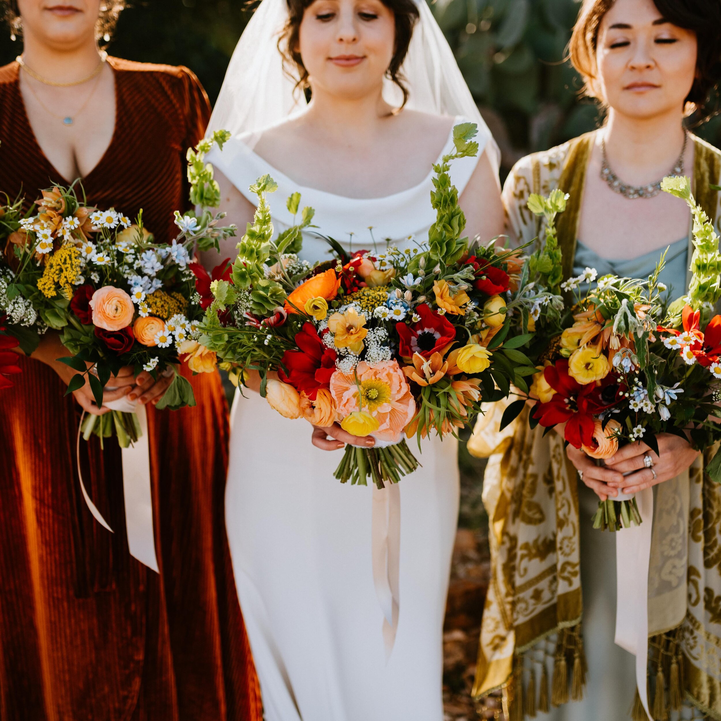 I&rsquo;ve seen a few redbud trees starting to bloom this week, which can only mean one thing- Spring is upon us! This wedding featured so many of my spring faves including poppies, anemones and fritillaria. Do you have a favorite spring bloom? Tell 