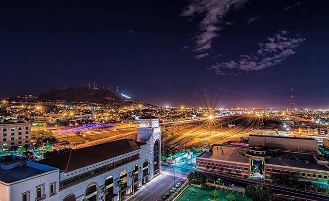 EPTX from the roof 📷 @flipintexfotos 
#HotelIndigoElpaso #Itsallgoodep #ElPasoTexas #FranklinMountainsStatePark