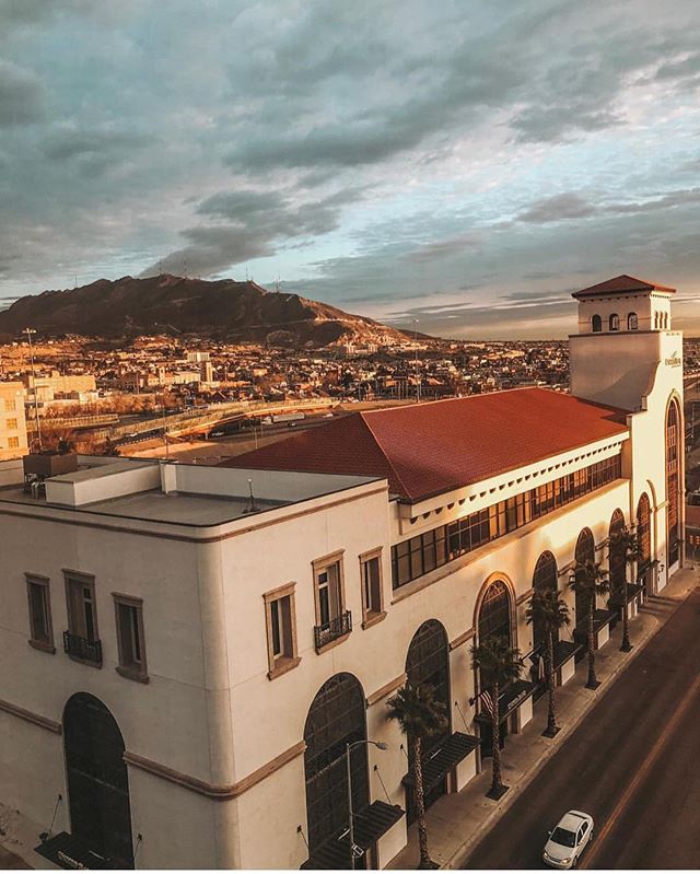 Room with a view 📷 @smhome_design &bull; #hotelindigoelpaso #hotelindigo #elpasotexas #elpaso #itsallgoodep