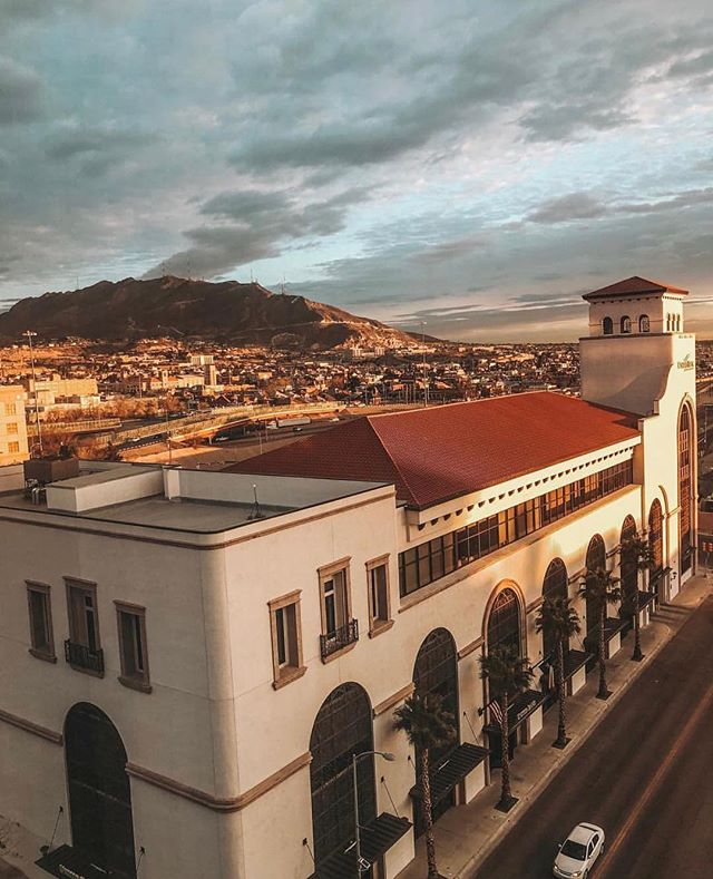 Enjoy these gorgeous views this holiday weekend. Our low rates tonight will help you keep the weekend going with a staycation. Call 915-532-5200 and book your room! Thanks @smhome_design for this breathtaking shot. #hotelindigo #Circa1963 #staycation