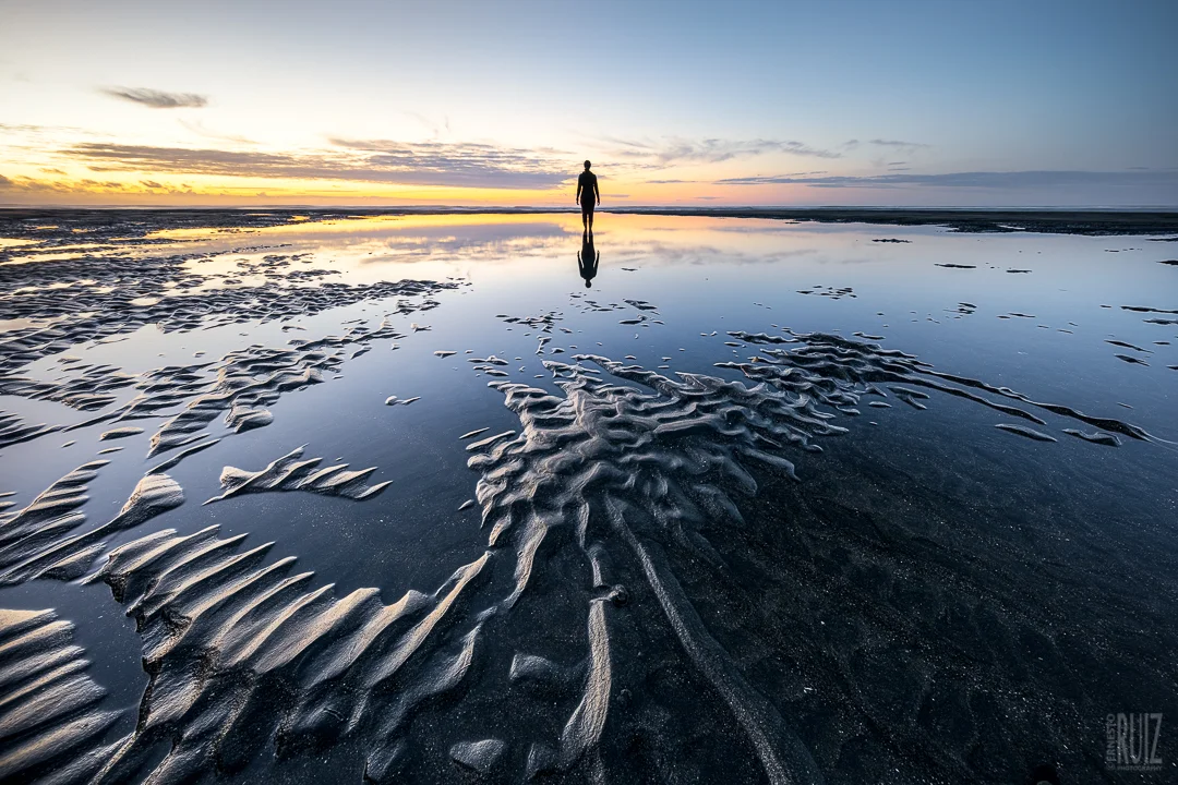 Black Sand Silhouette / Ernesto Ruiz