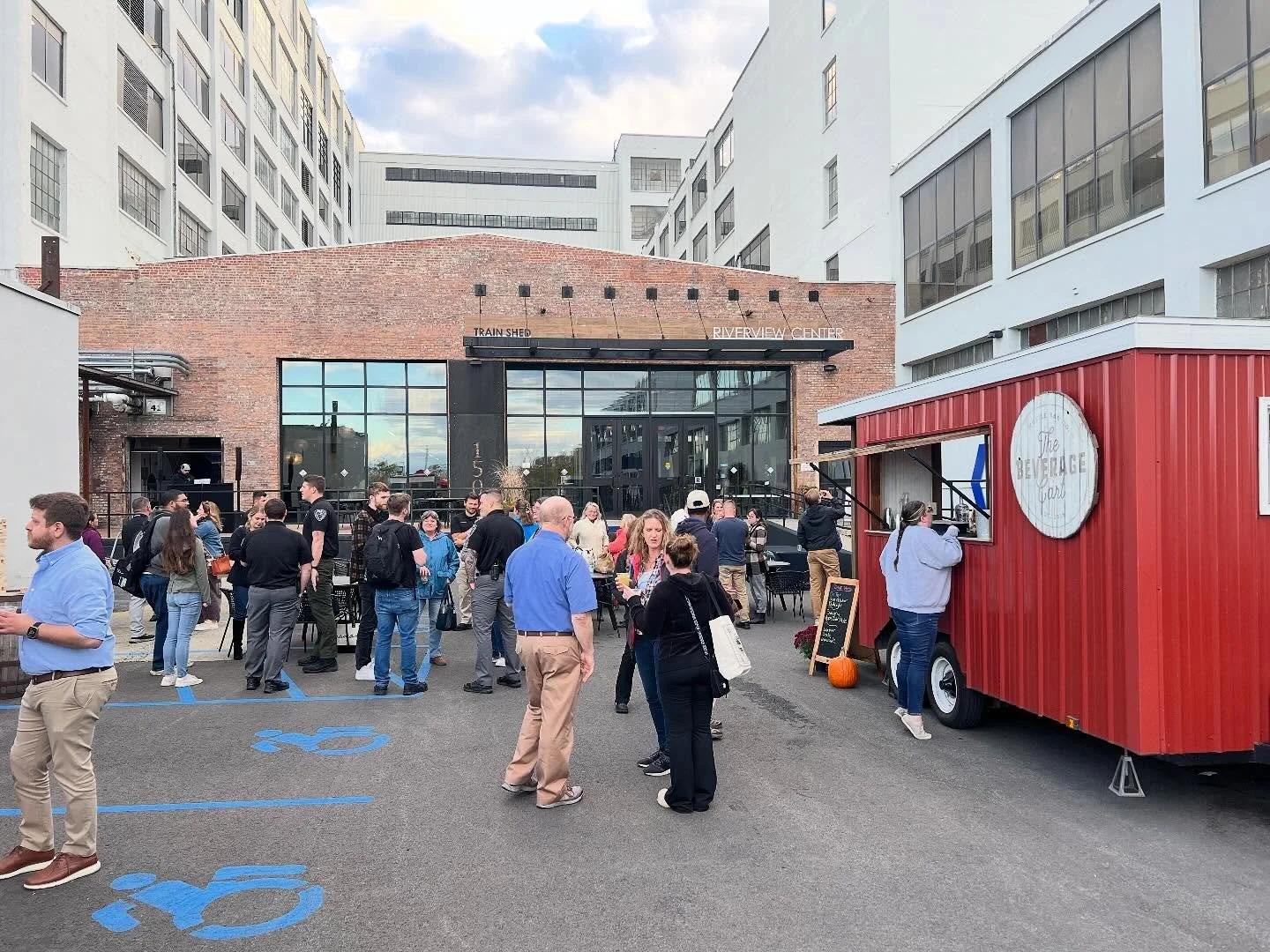 Riverview Center has done it again! Put on an awesome Happy Hour! From First Prize Mikes with the delicious food to awesome music by @underfloormusic to tasty drinks from yours truly ❤️!

We had so much fun last year that Casey &amp; her team contact